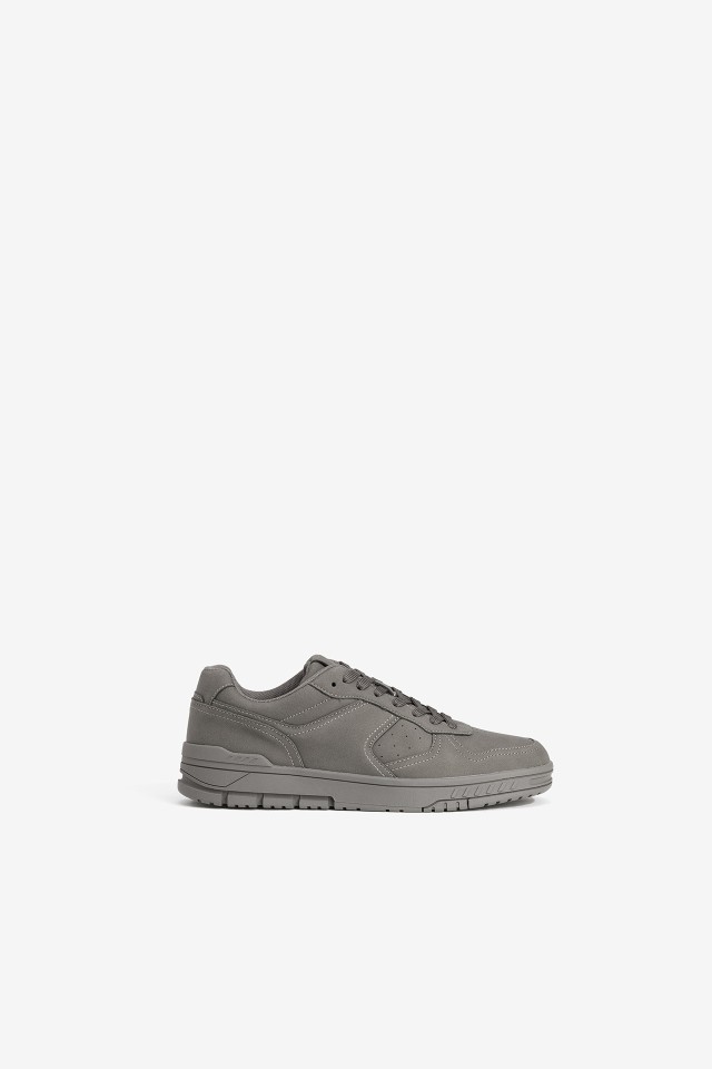 Sapatilha cinza sporty minimal