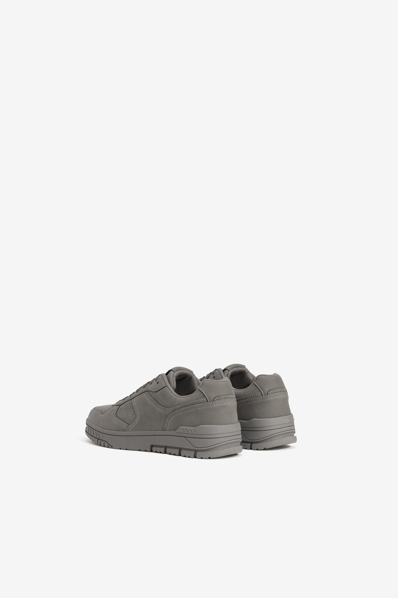 Sapatilha cinza sporty minimal