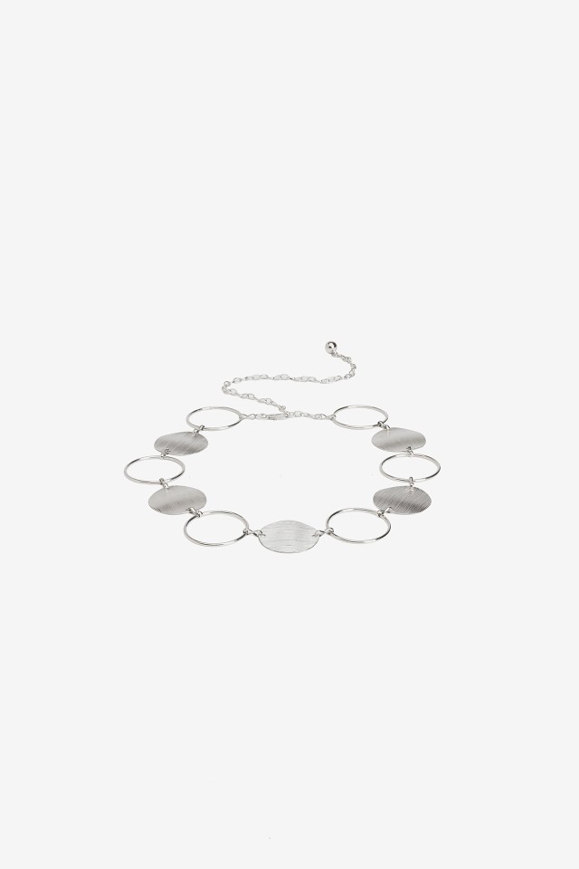 Cinto met�lico prateado circular