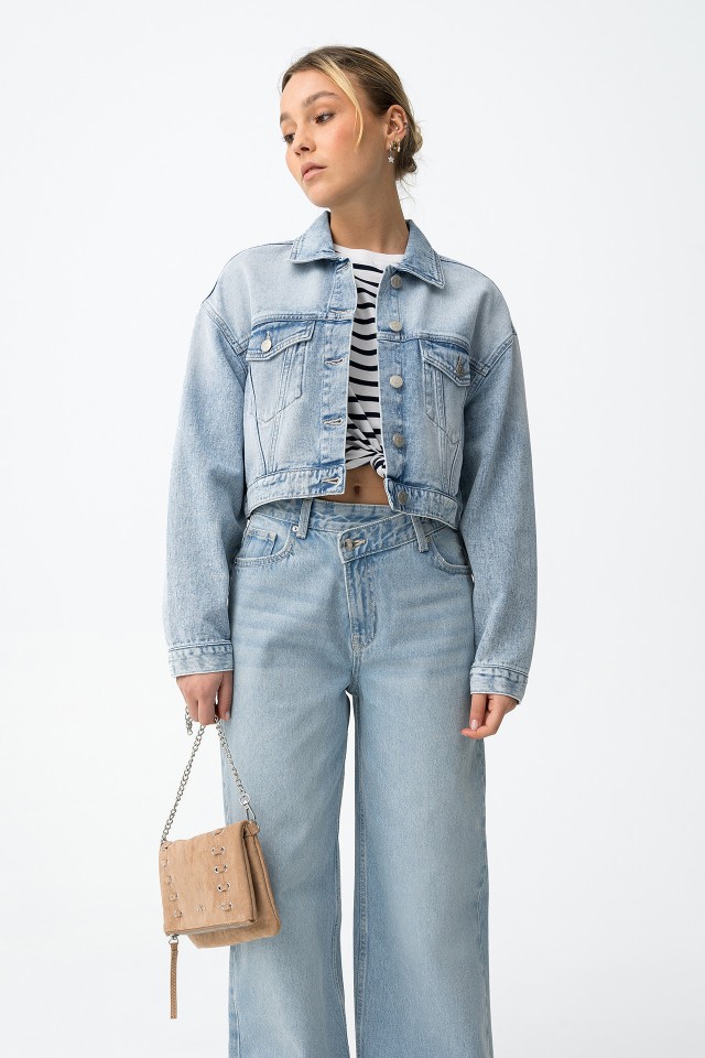 Cazadora denim azul cropped Cazadora denim azul cropped