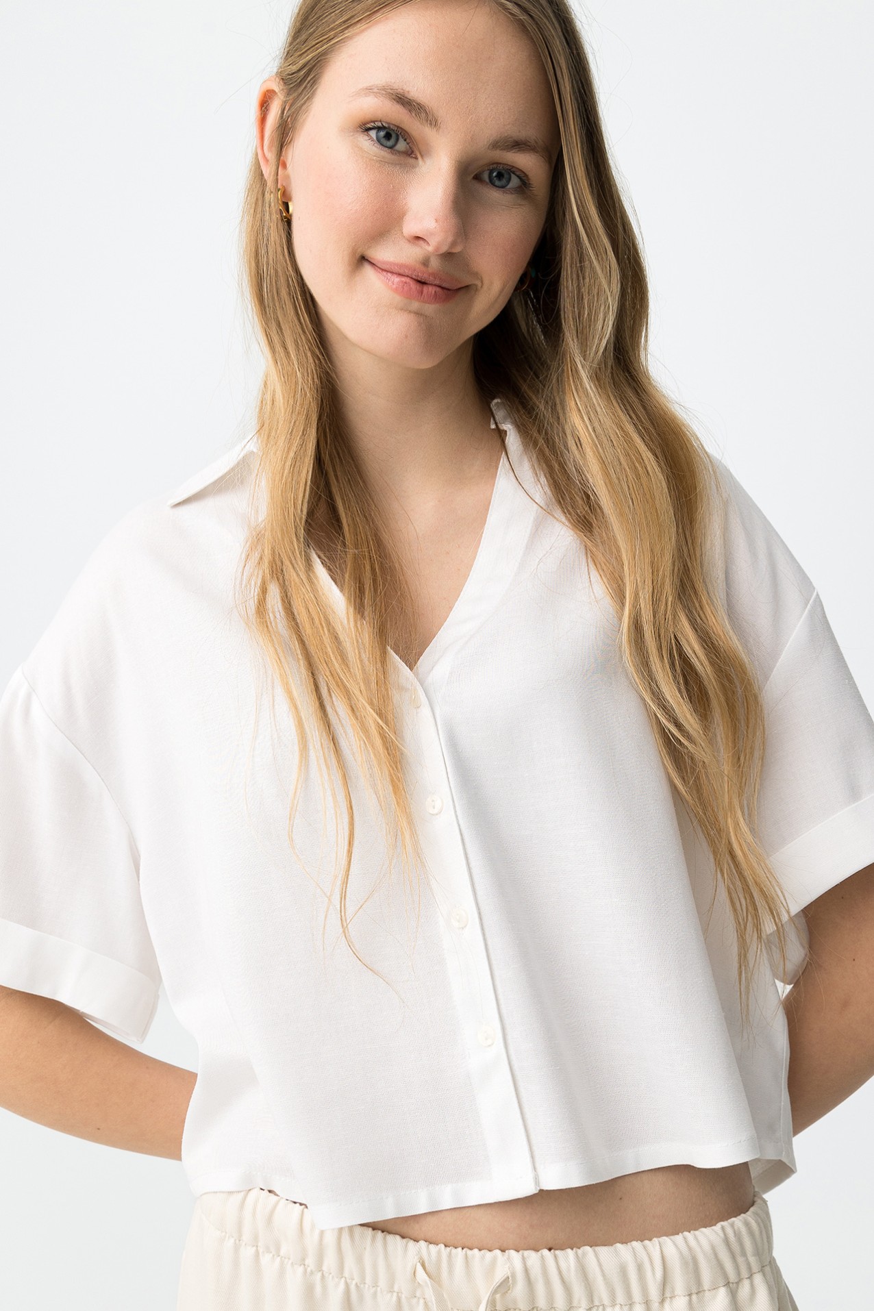 Cropped Off-white Short Sleeve Shirt