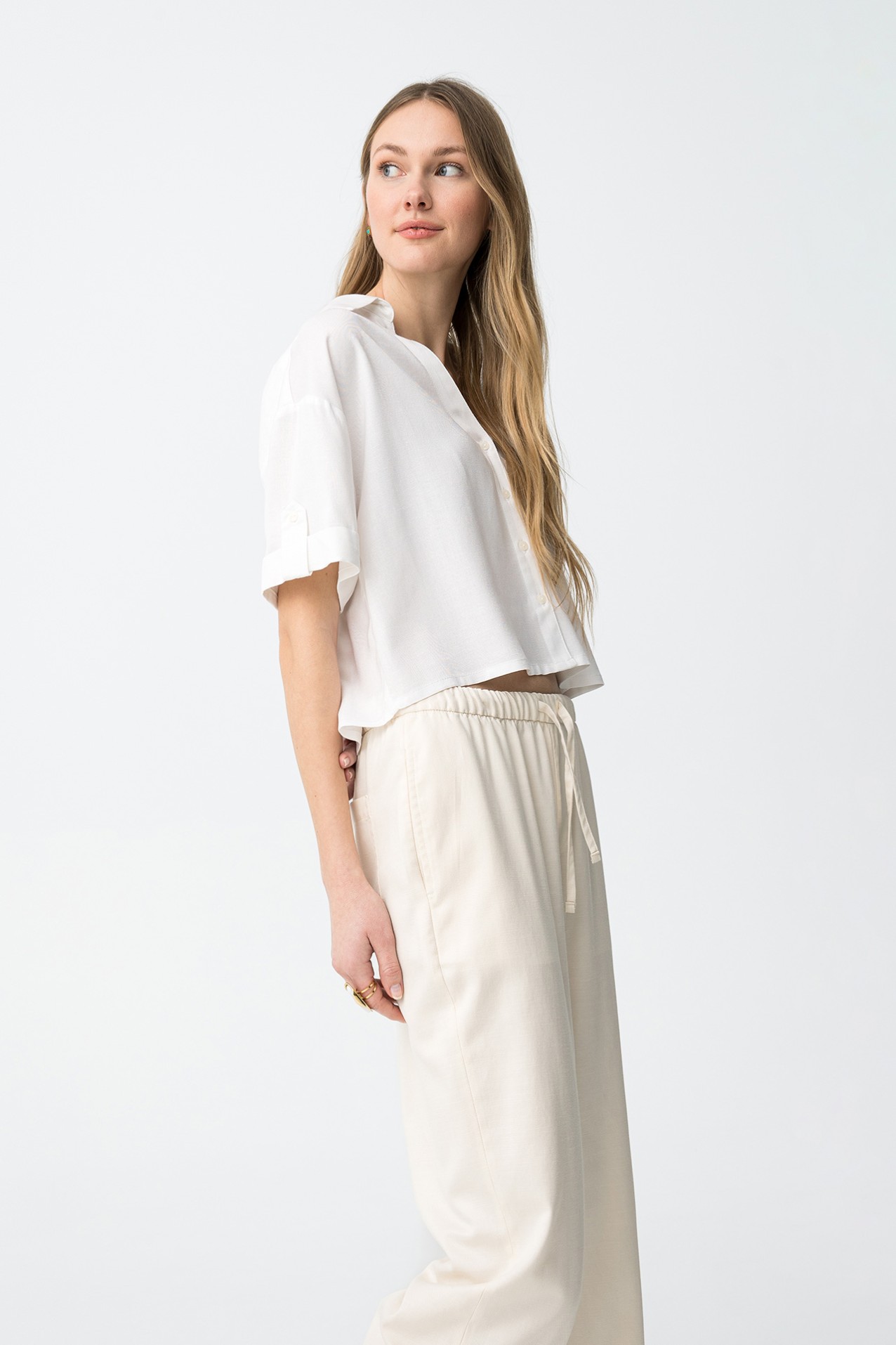 Cropped Off-white Short Sleeve Shirt