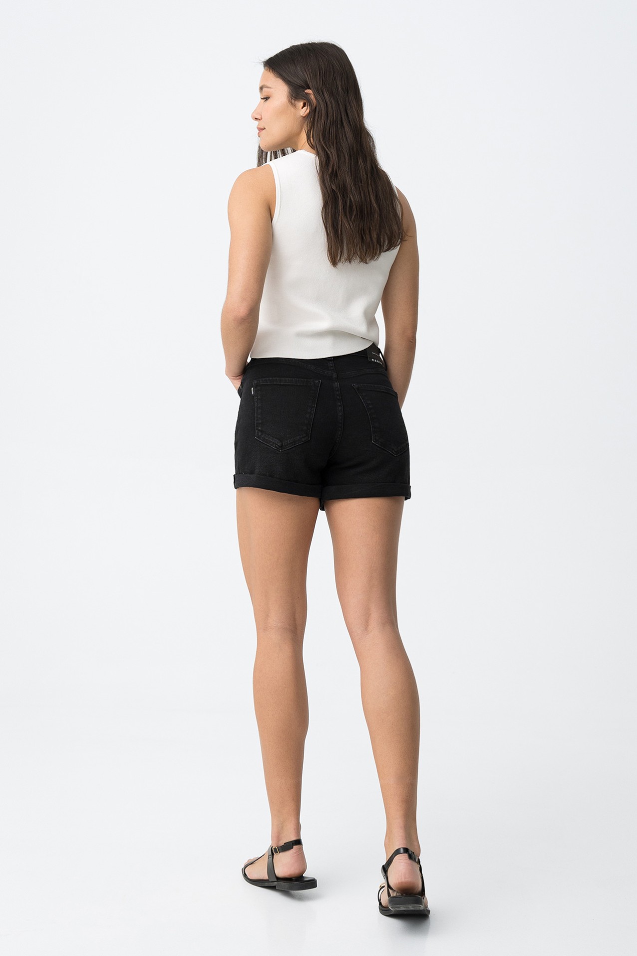 Cal��es pretos corte curto