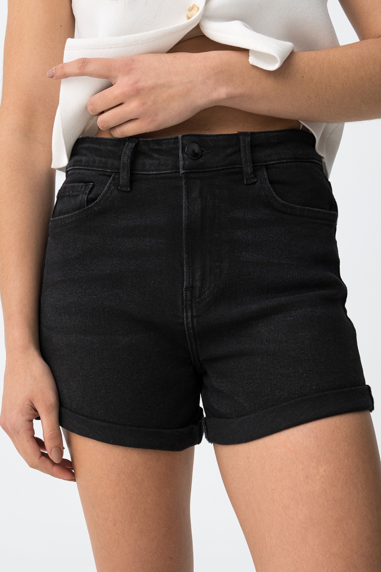 Cal��es pretos corte curto