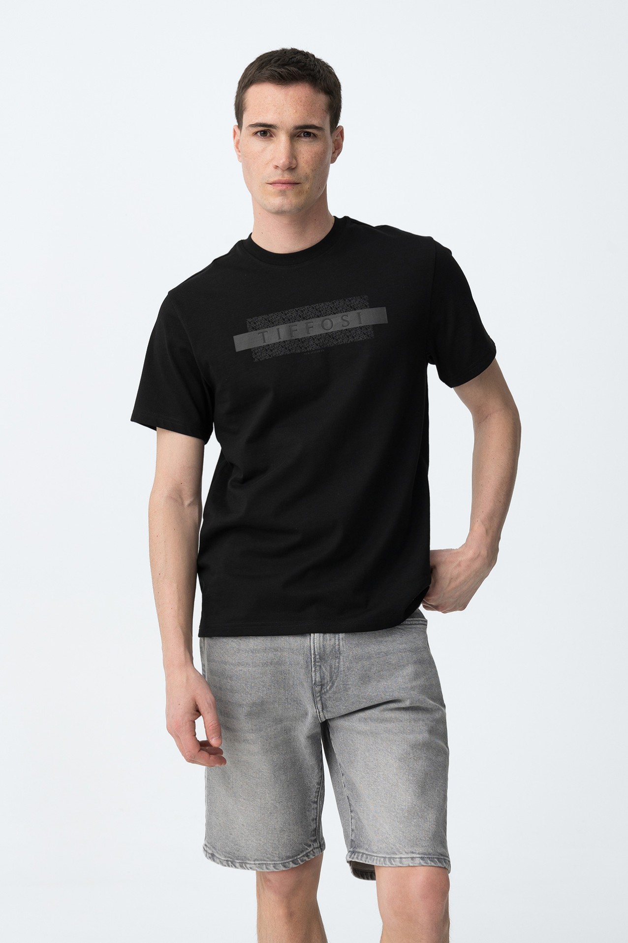 T-shirt preta casual slim