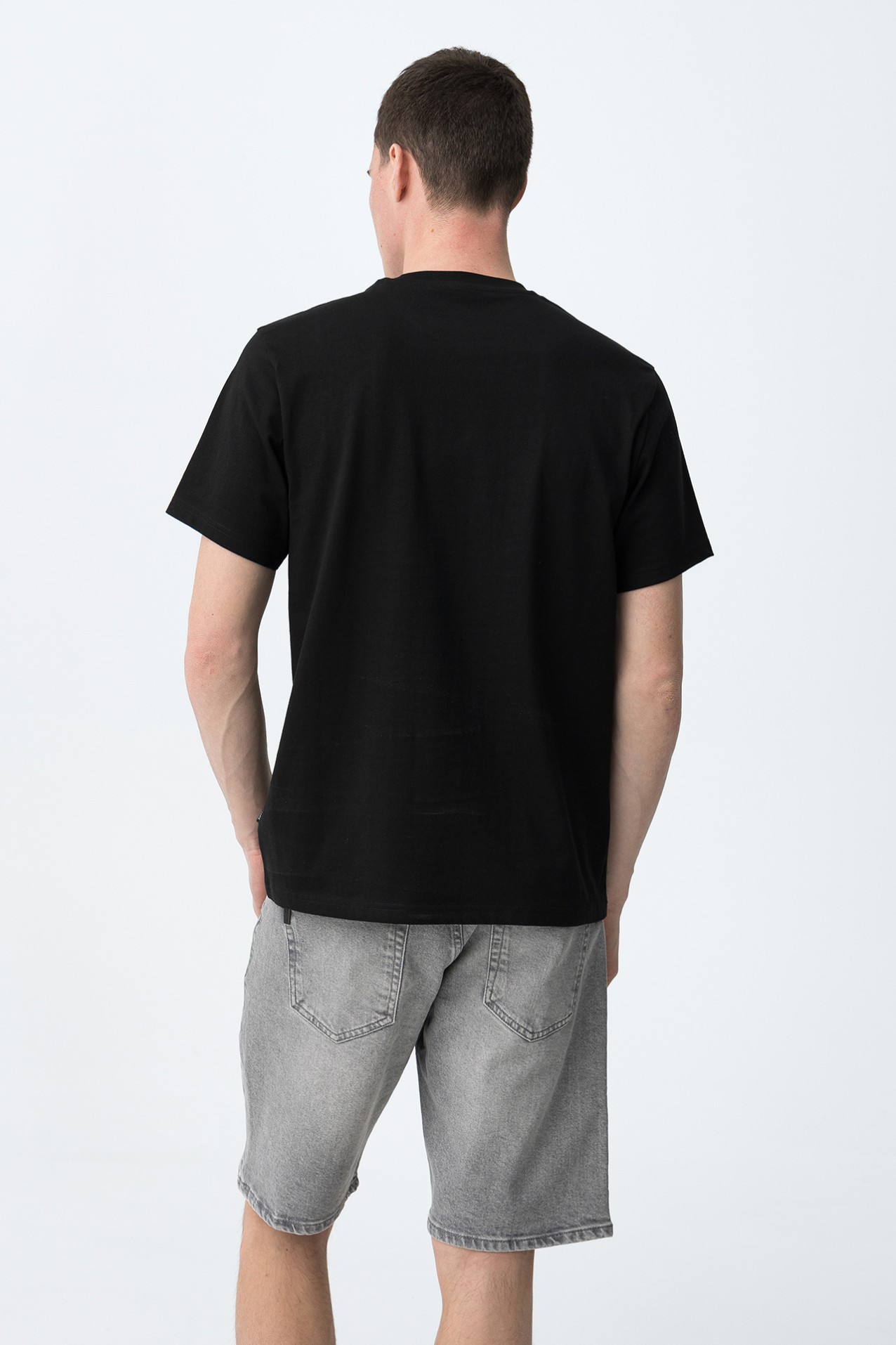 T-shirt preta casual slim