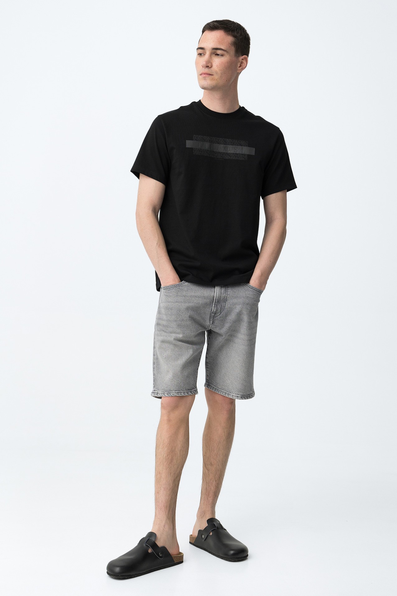 T-shirt preta casual slim