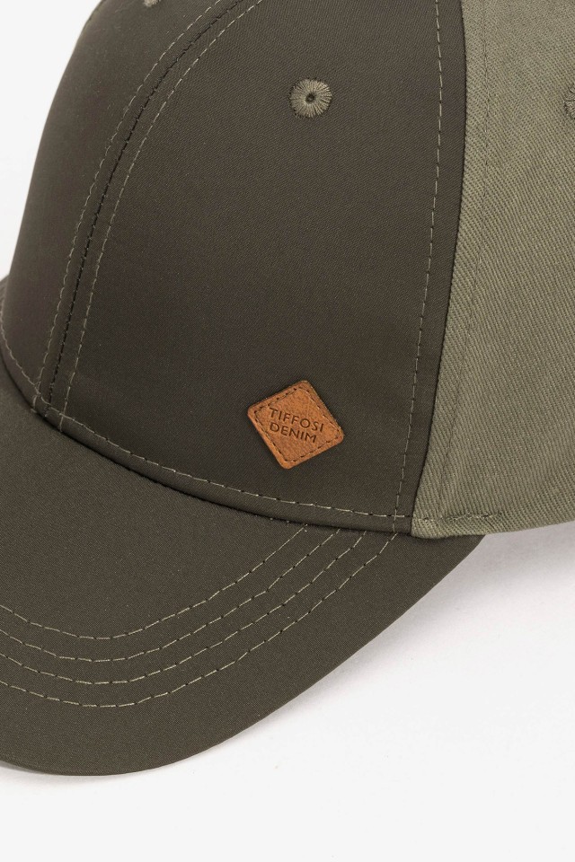 Gorra con Aplique Frontal Gorra con Aplique Frontal