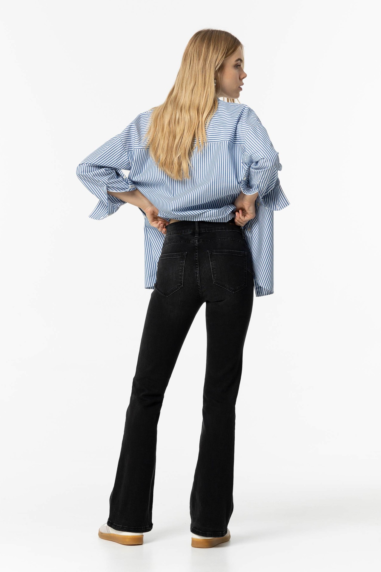 Light Push-Up Bootcut Jeans