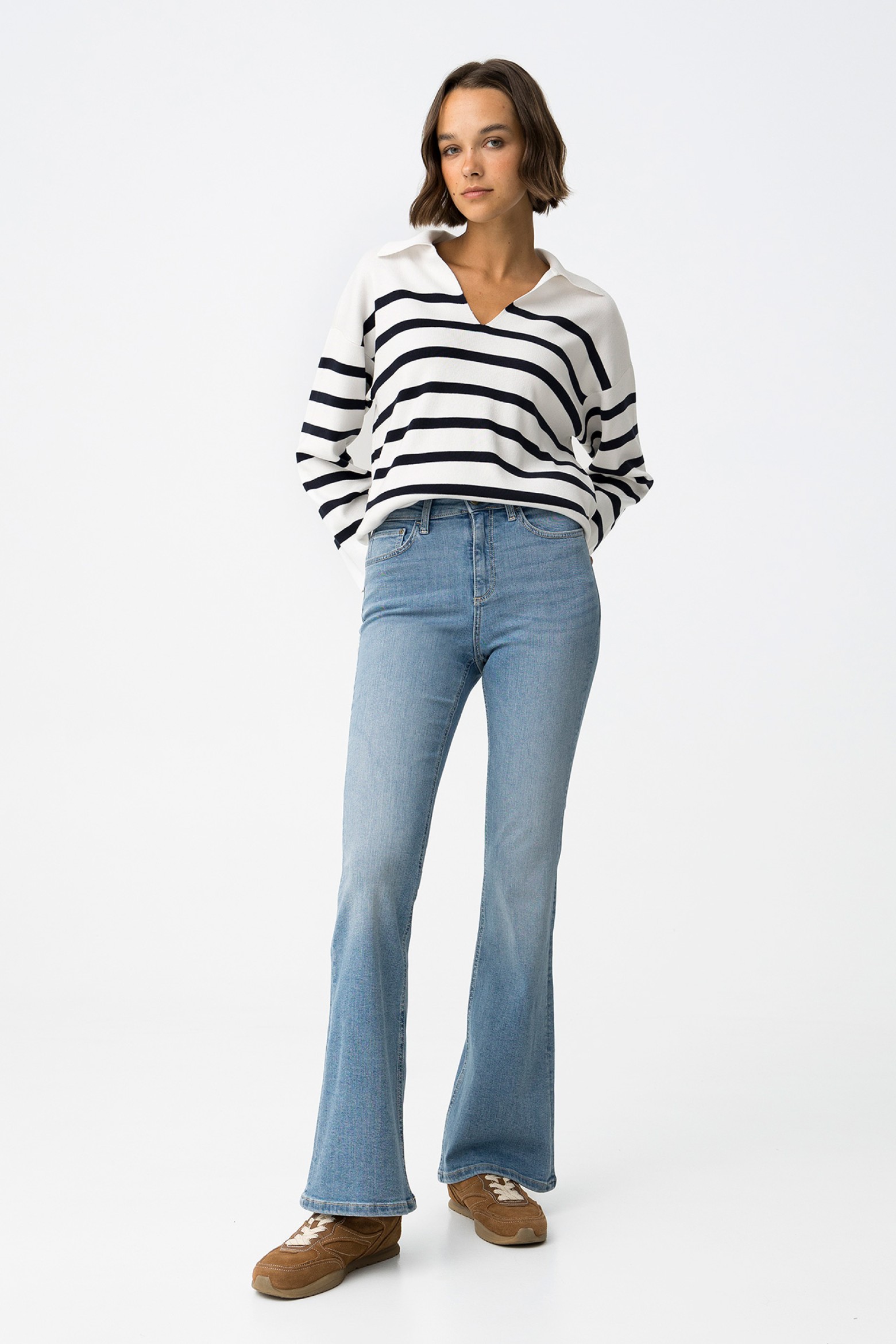 Zoe Flare Fit Jeans