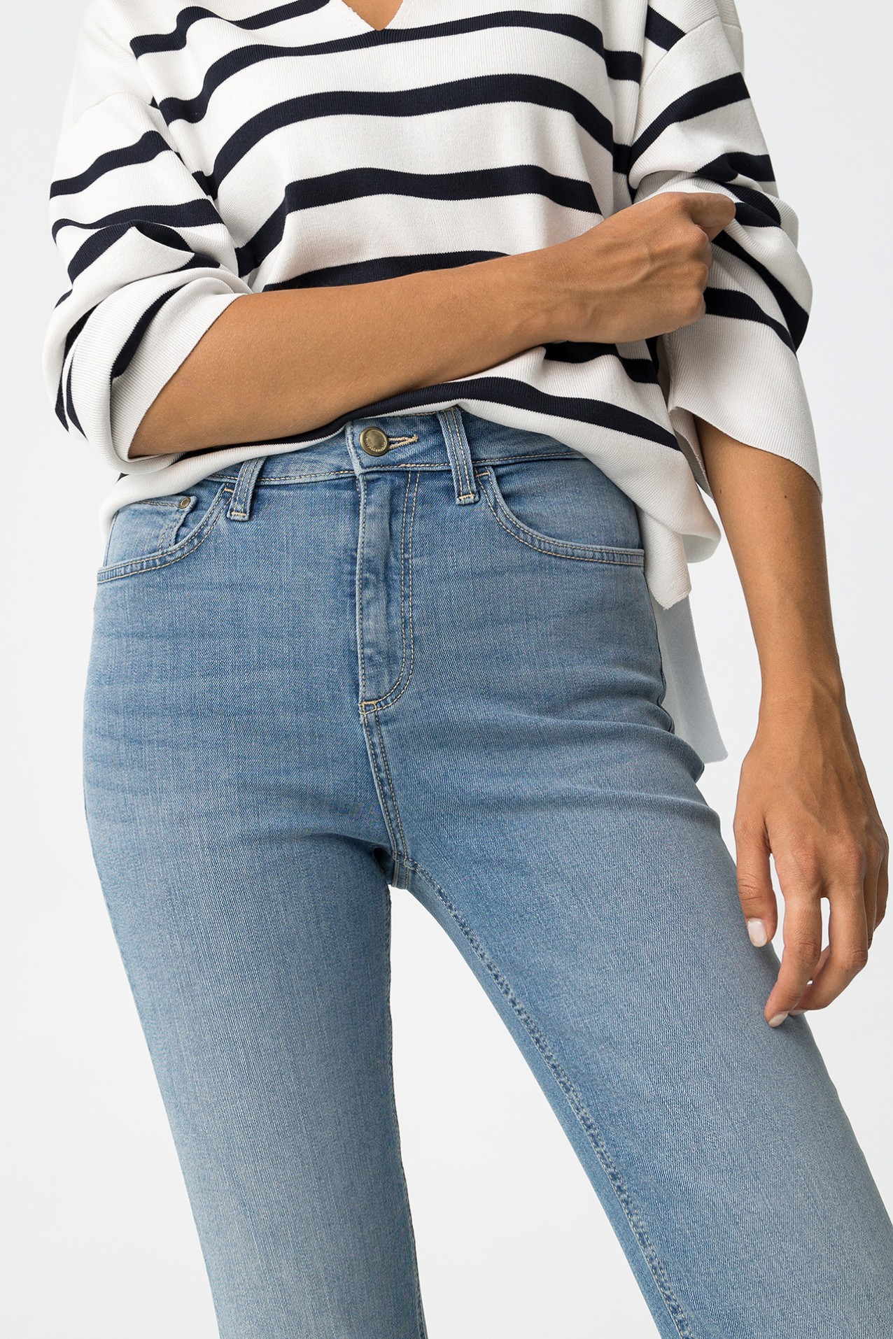 Zoe Flare Fit Jeans