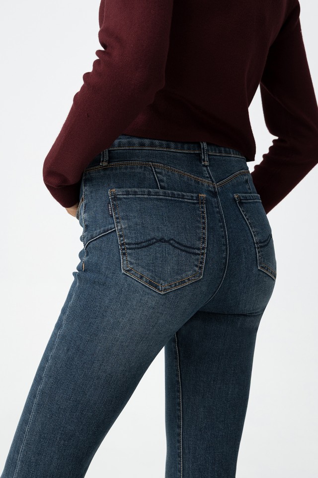 Push-Up Cropped Flare Jeans Push-Up Cropped Flare Jeans