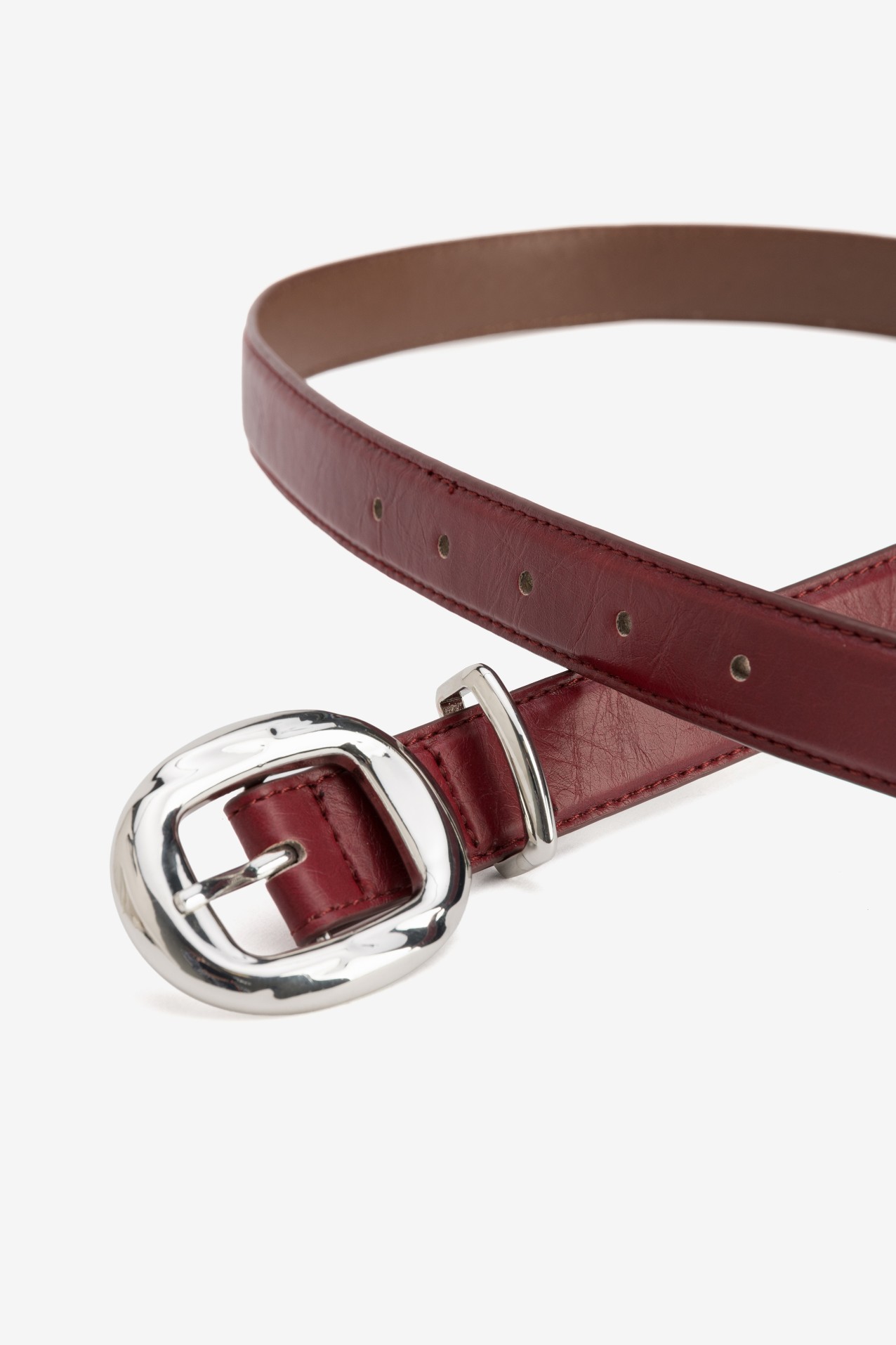 Cinto vermelho com fivela met�lica