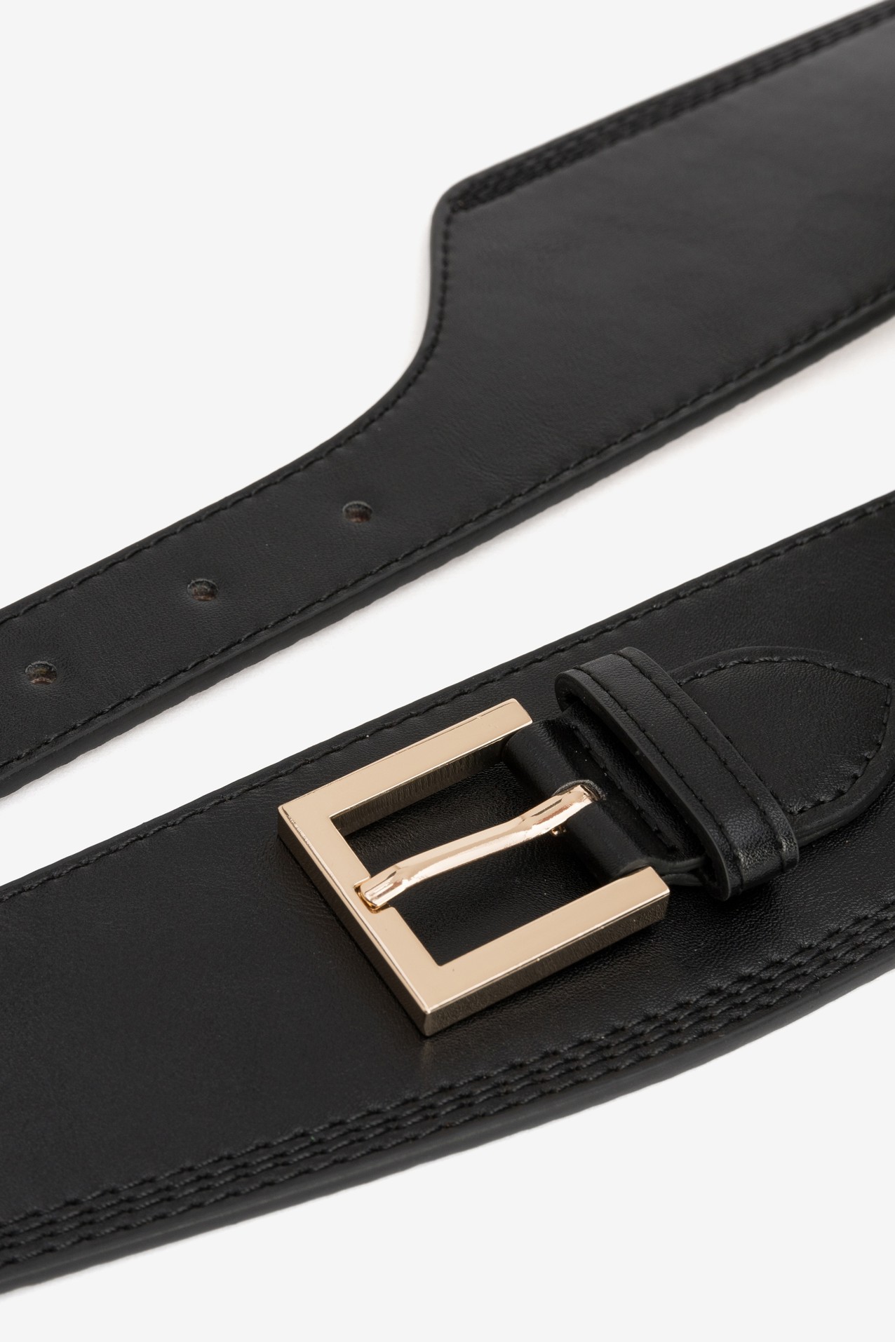 Cinto preto fivela dourada