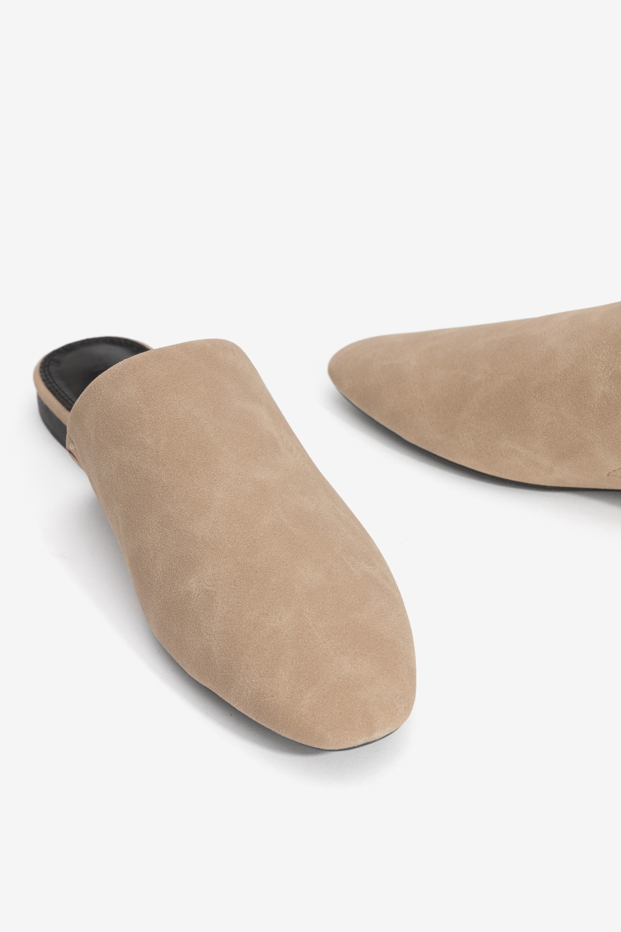 Chinelo beige punta fina