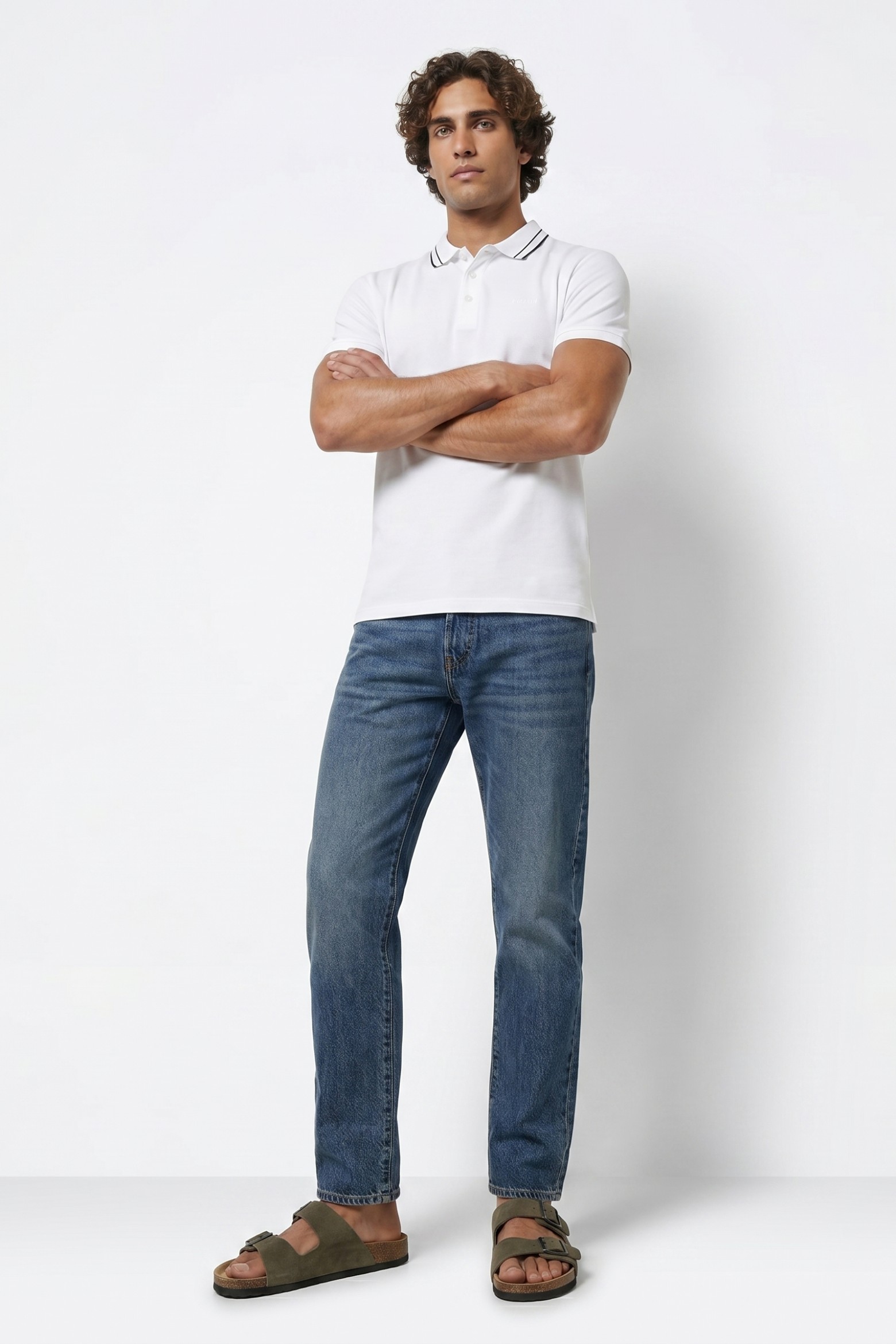 Polo branco gola riscada