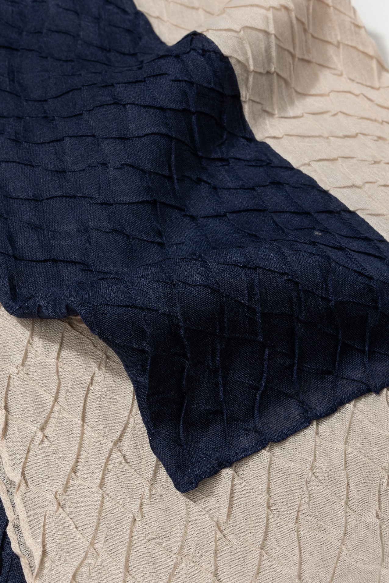 Len�o azul marinho texturado