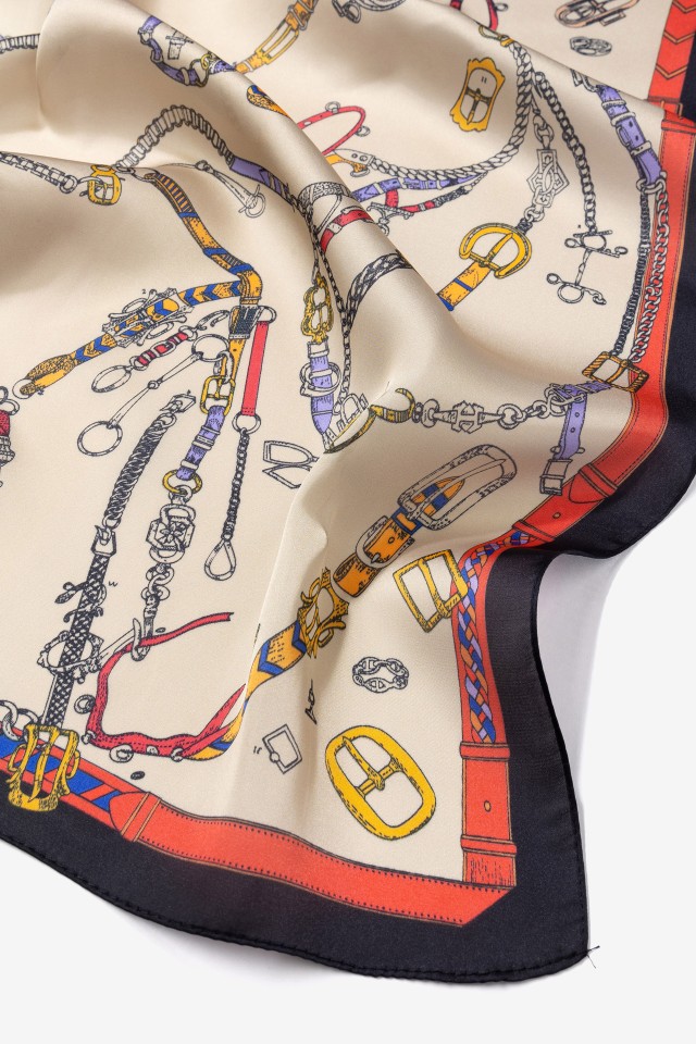 Lenço bege-claro com estampado Lenço bege-claro com estampado