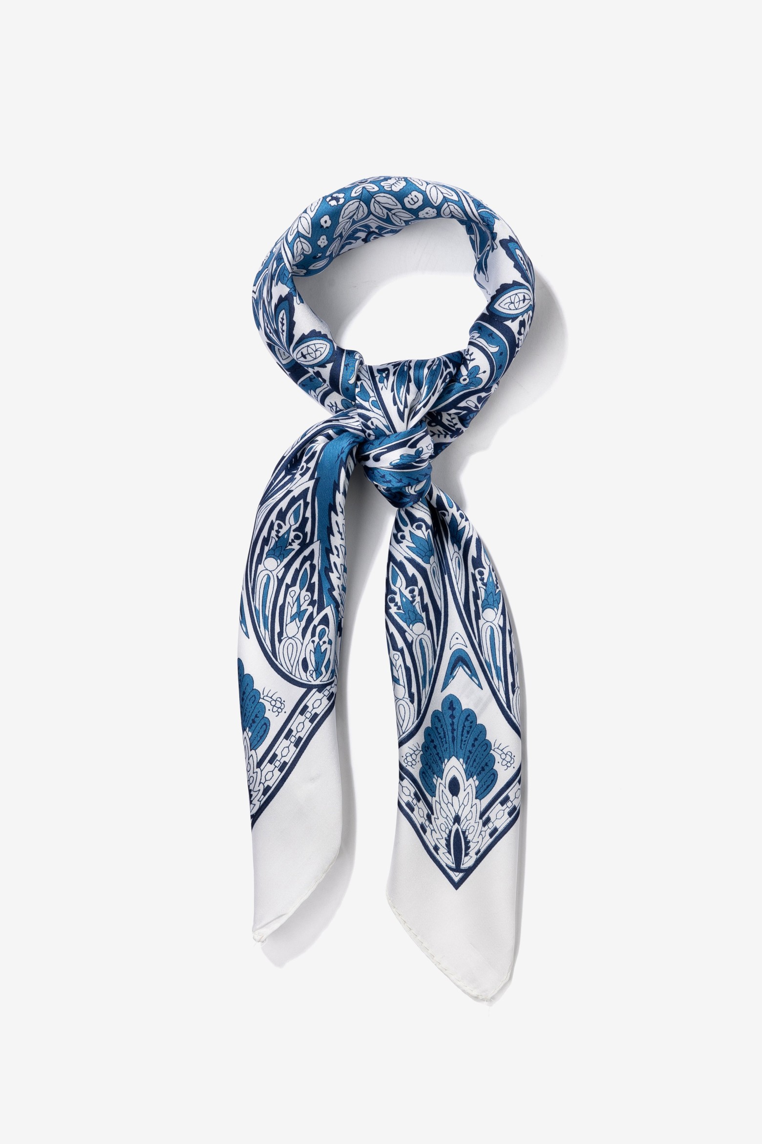 Lenço azul estampado paisley
