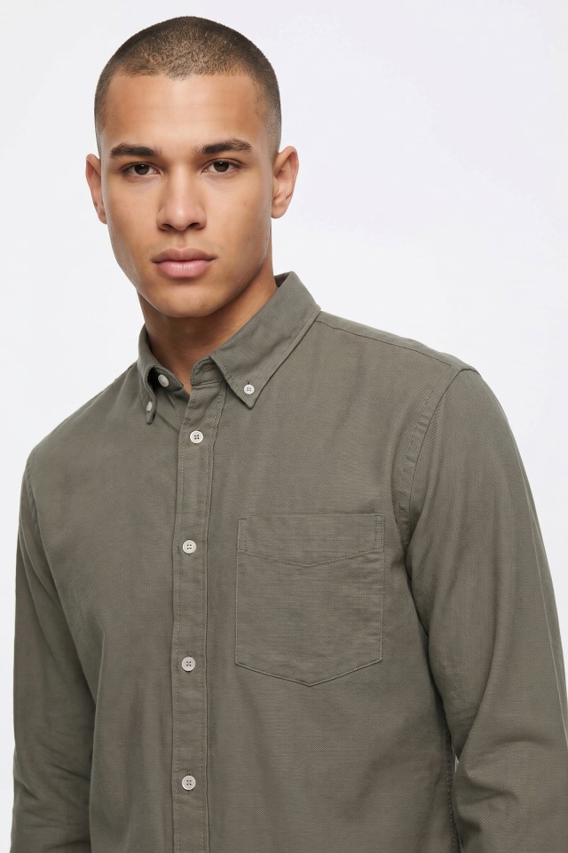 Camisa B�sica Regular Fit