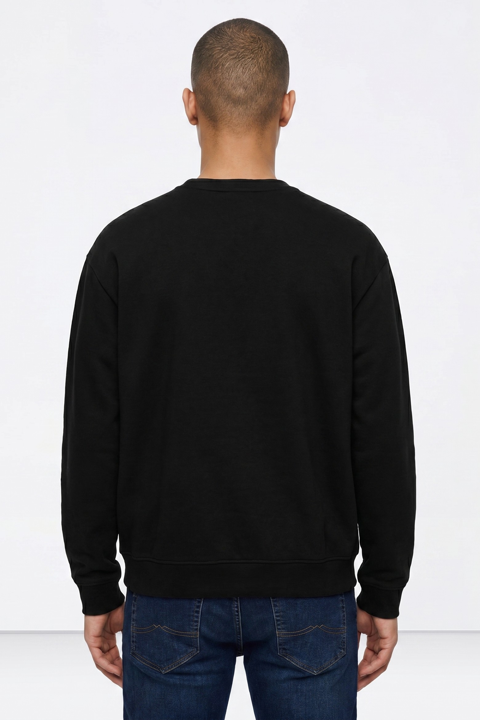 Sudadera negra básica