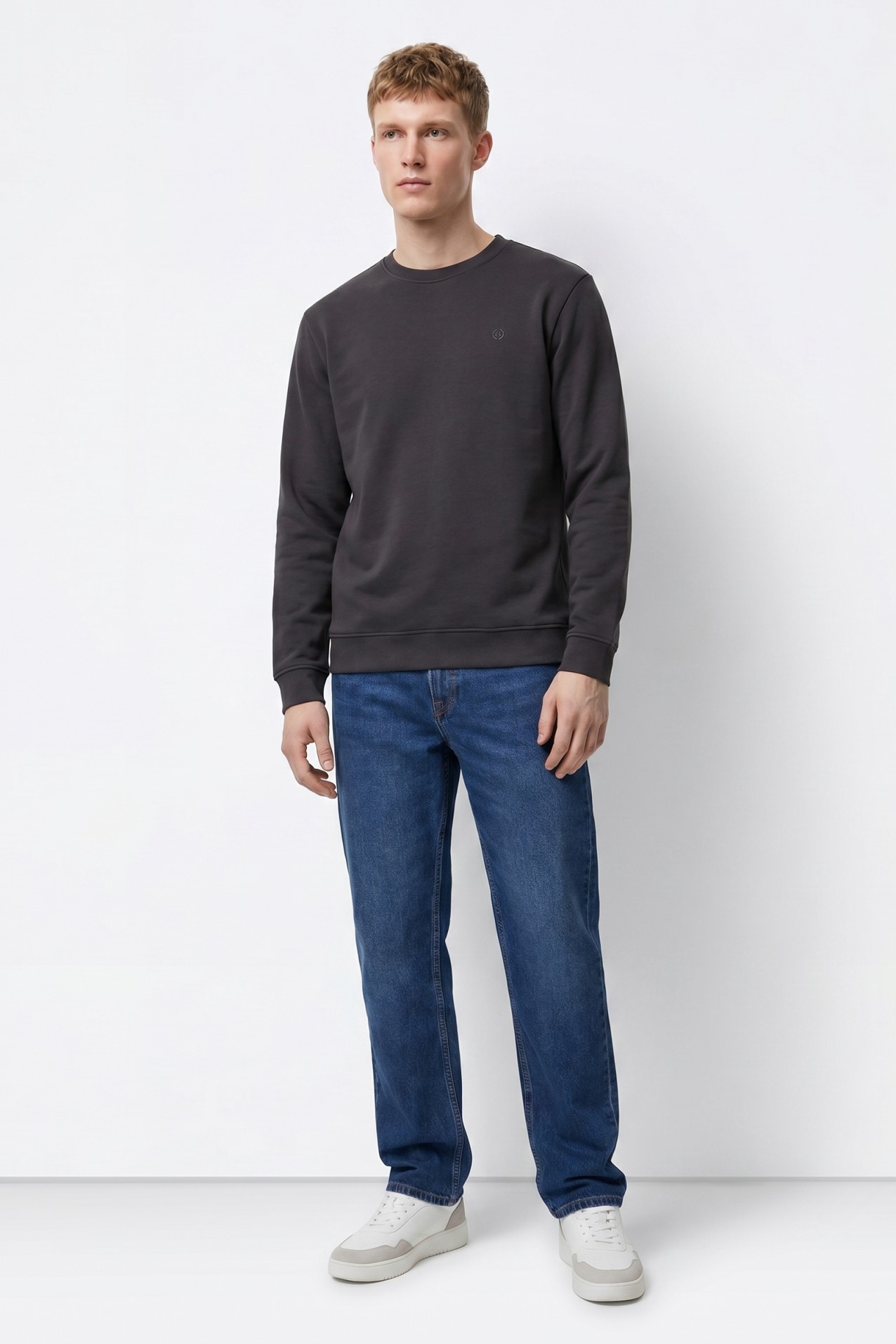 Sudadera gris básica