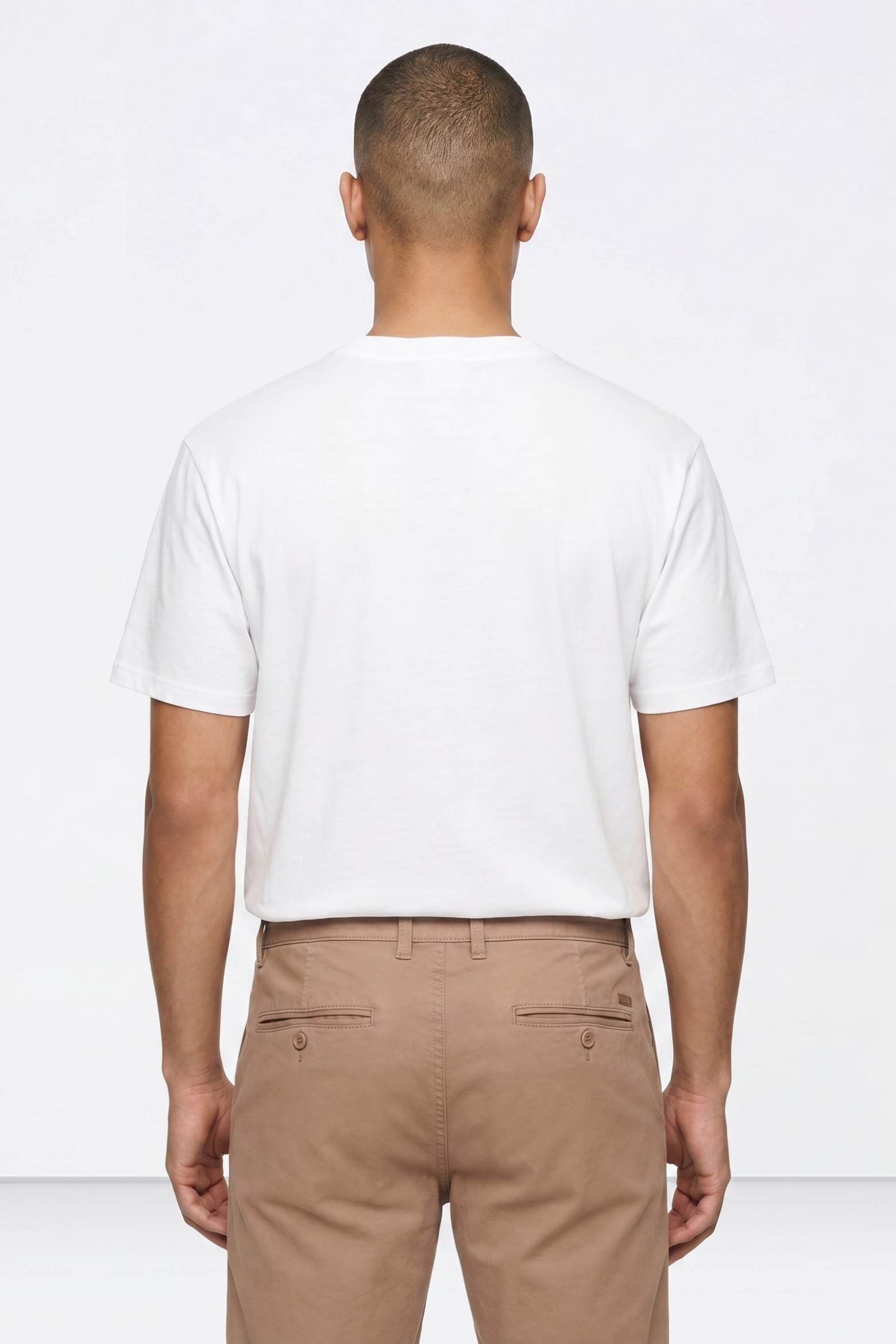 Camiseta blanca con gráfico