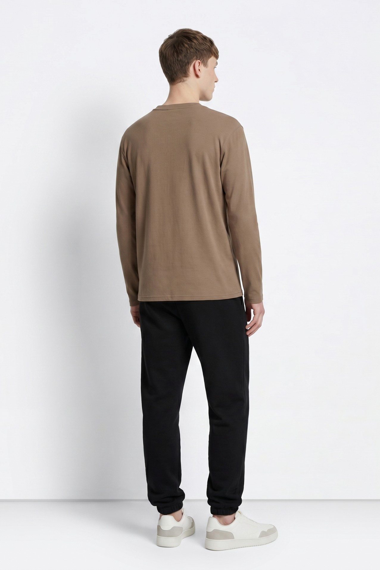 Pantalón slim fit negro