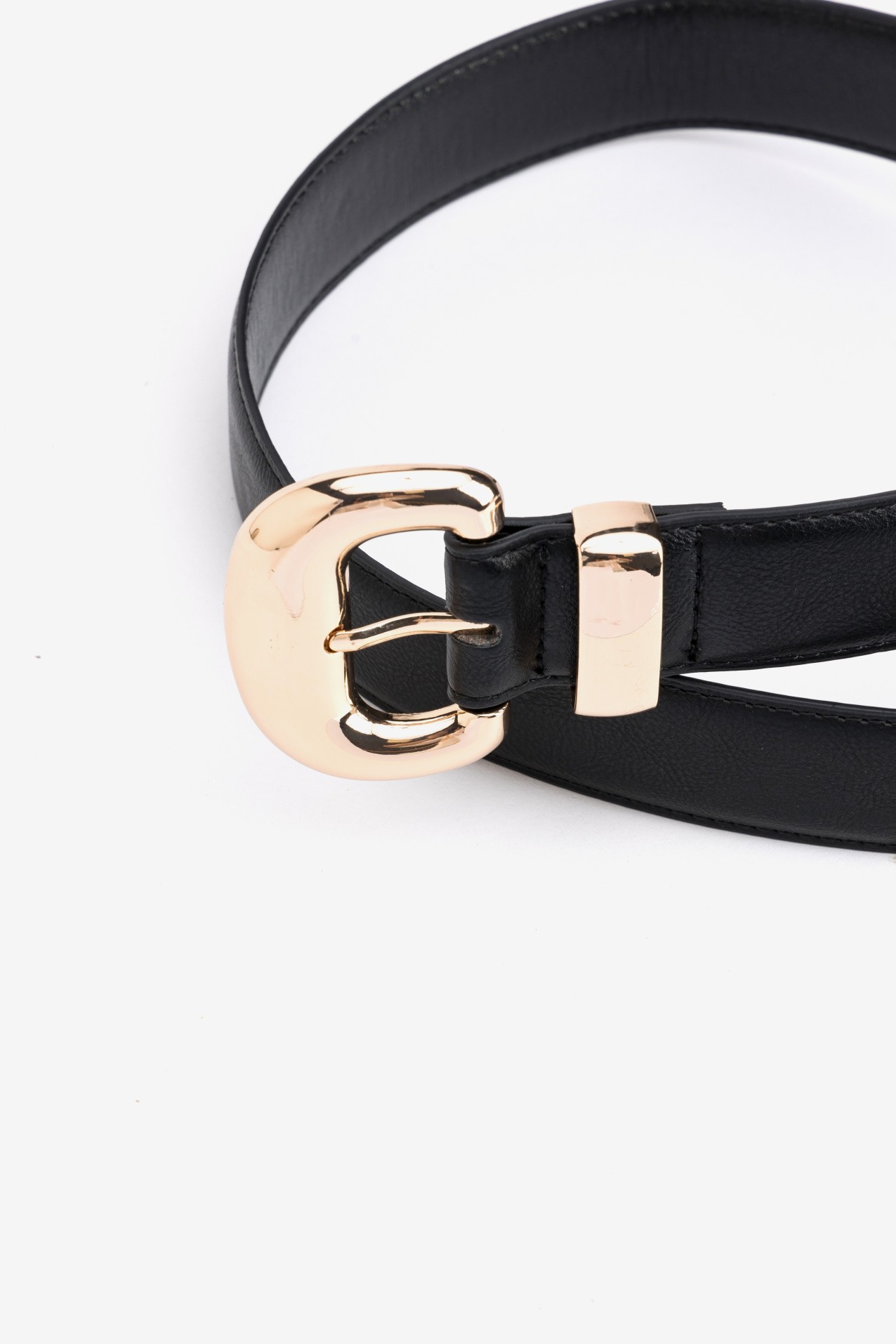 Cinto preto fivela dourada