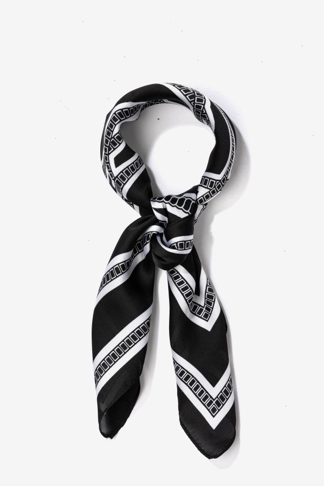 Pa�uelo negro estampado cadenas