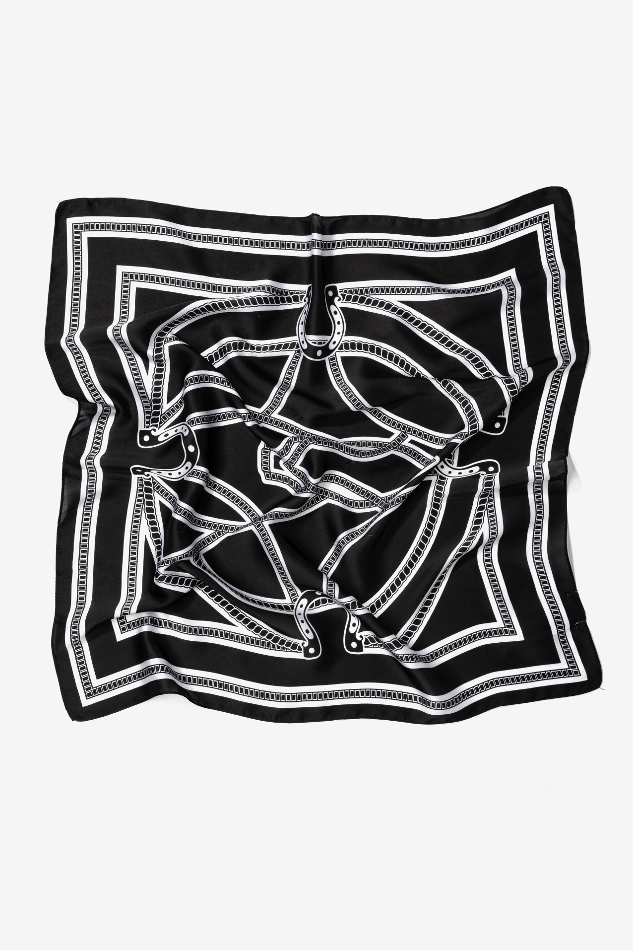 Pa�uelo negro estampado cadenas