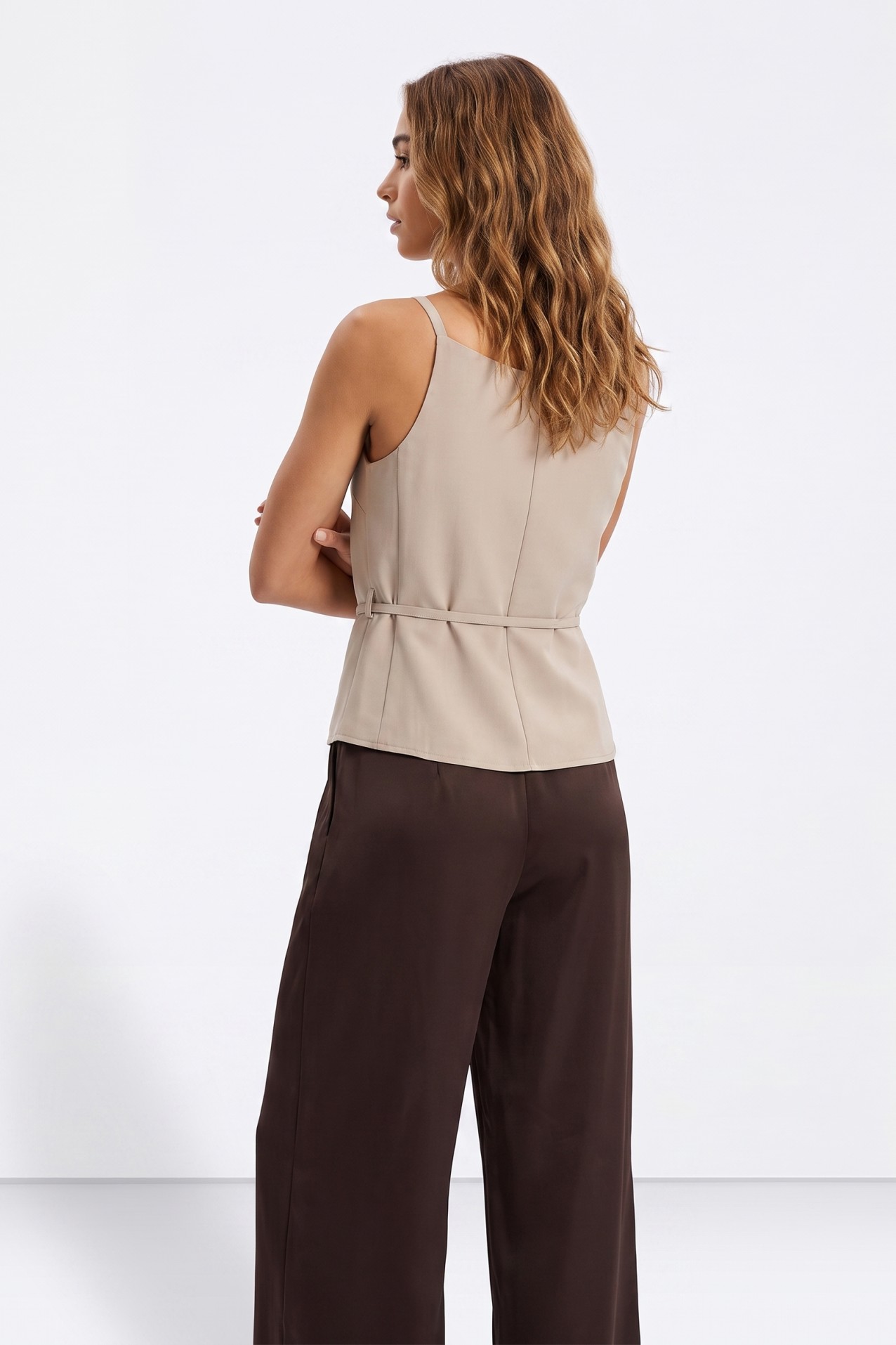Top beige tirantes bot�n