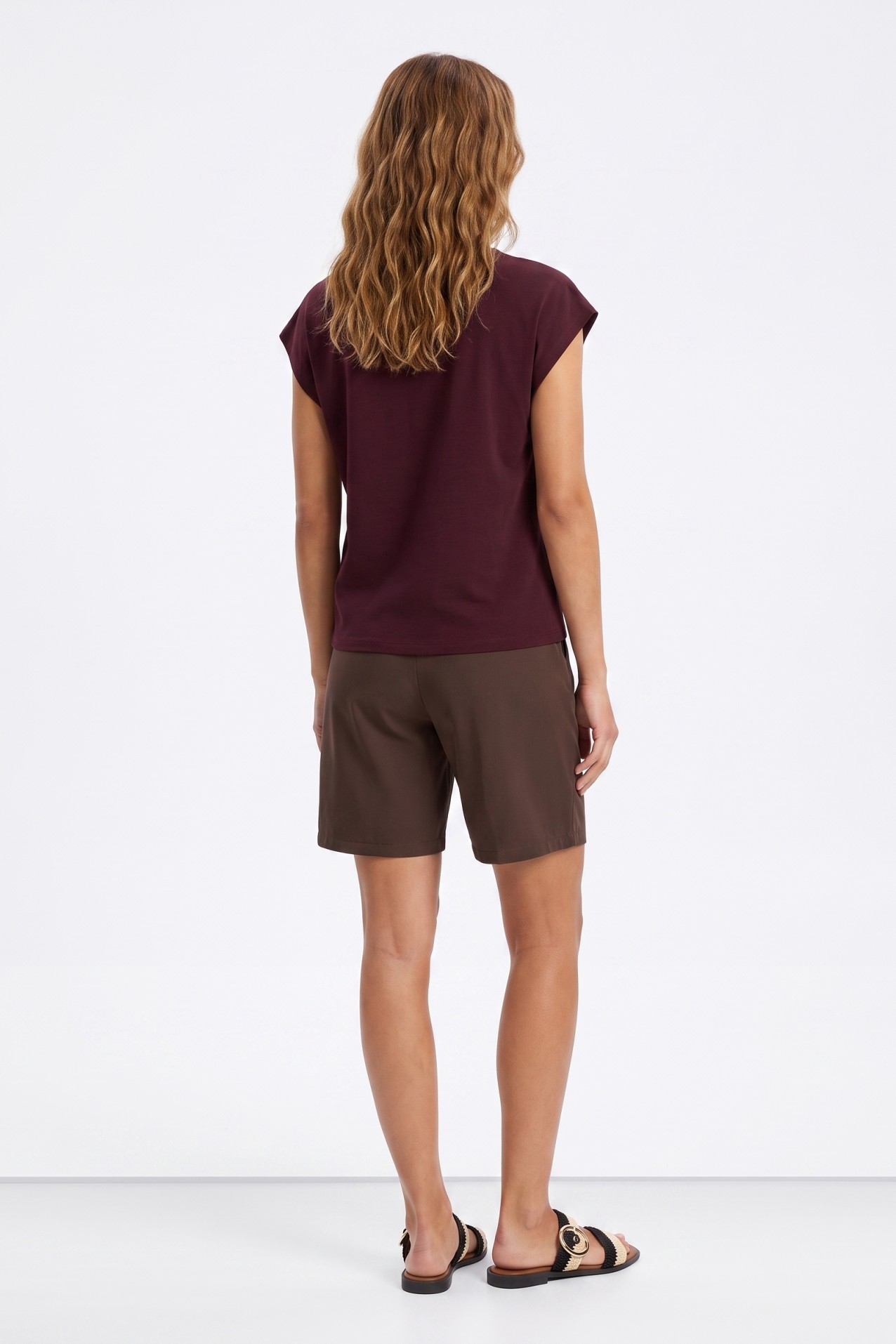 Short marr�n corte recto
