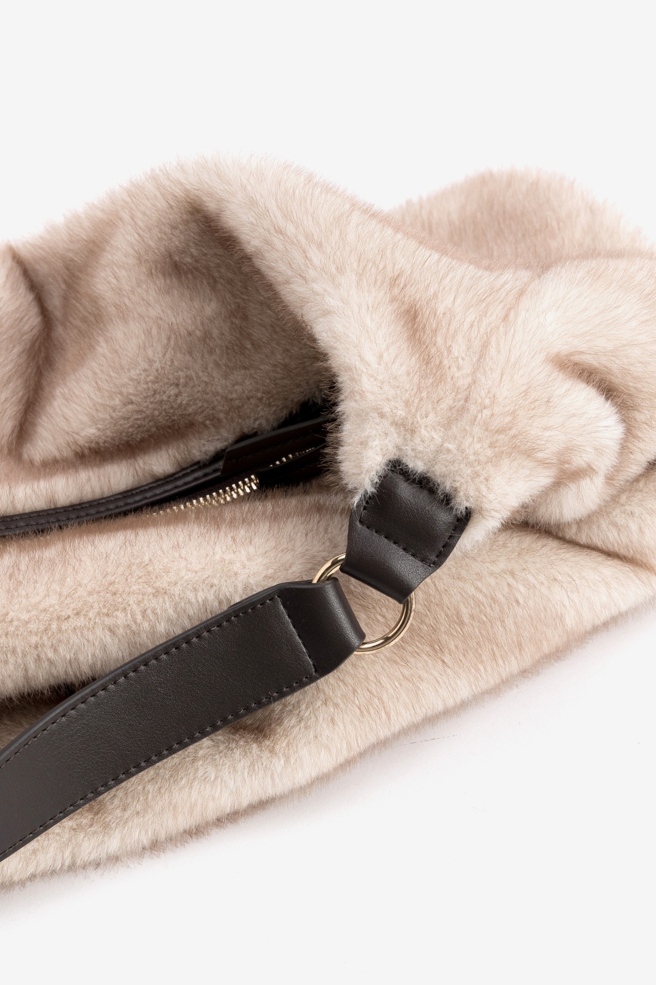 Bolso beige de pelo