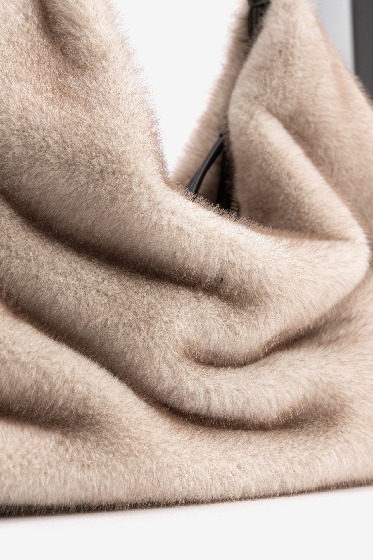 Bolso beige de pelo