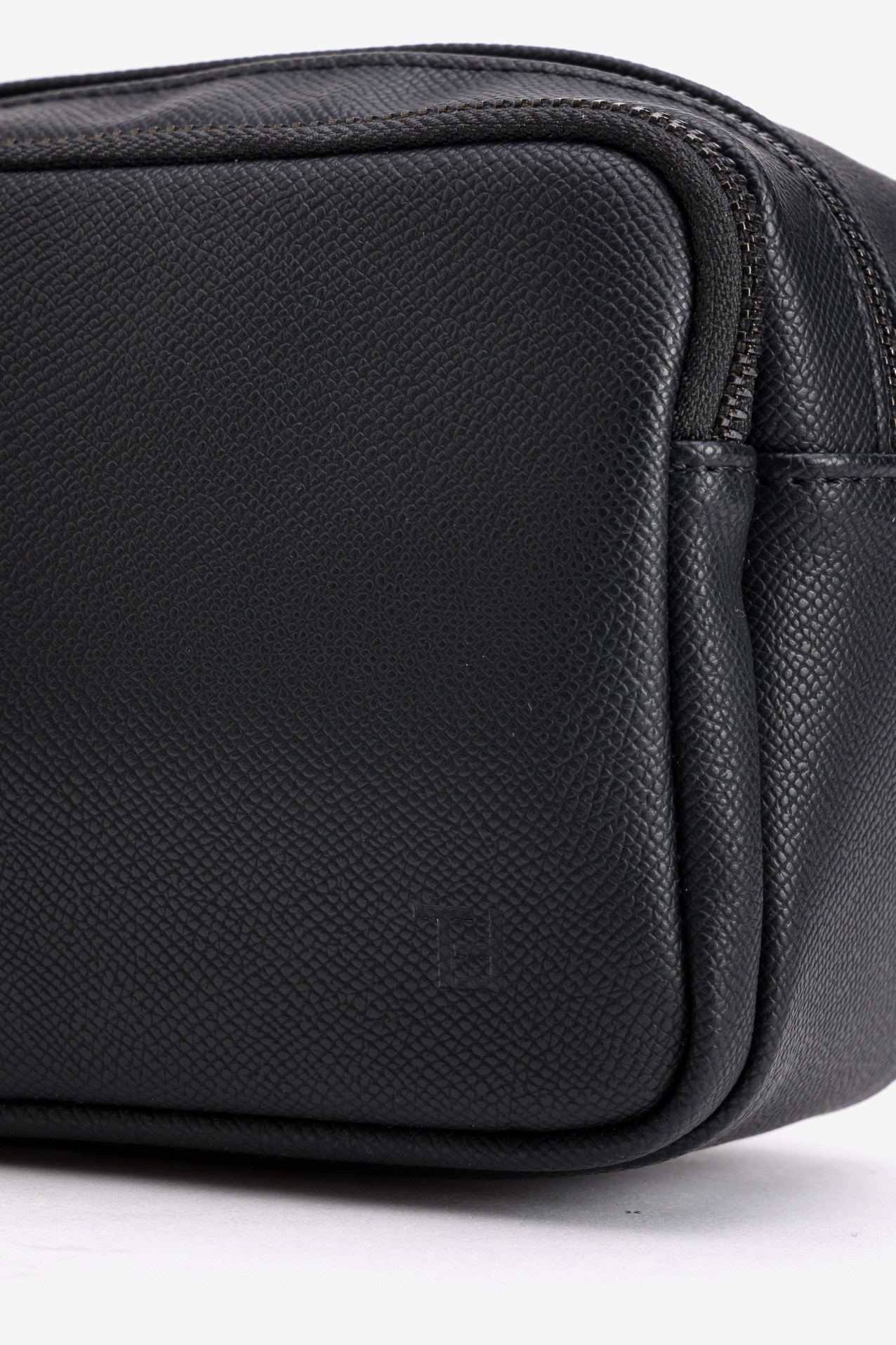 Neceser masculino negro minimalista