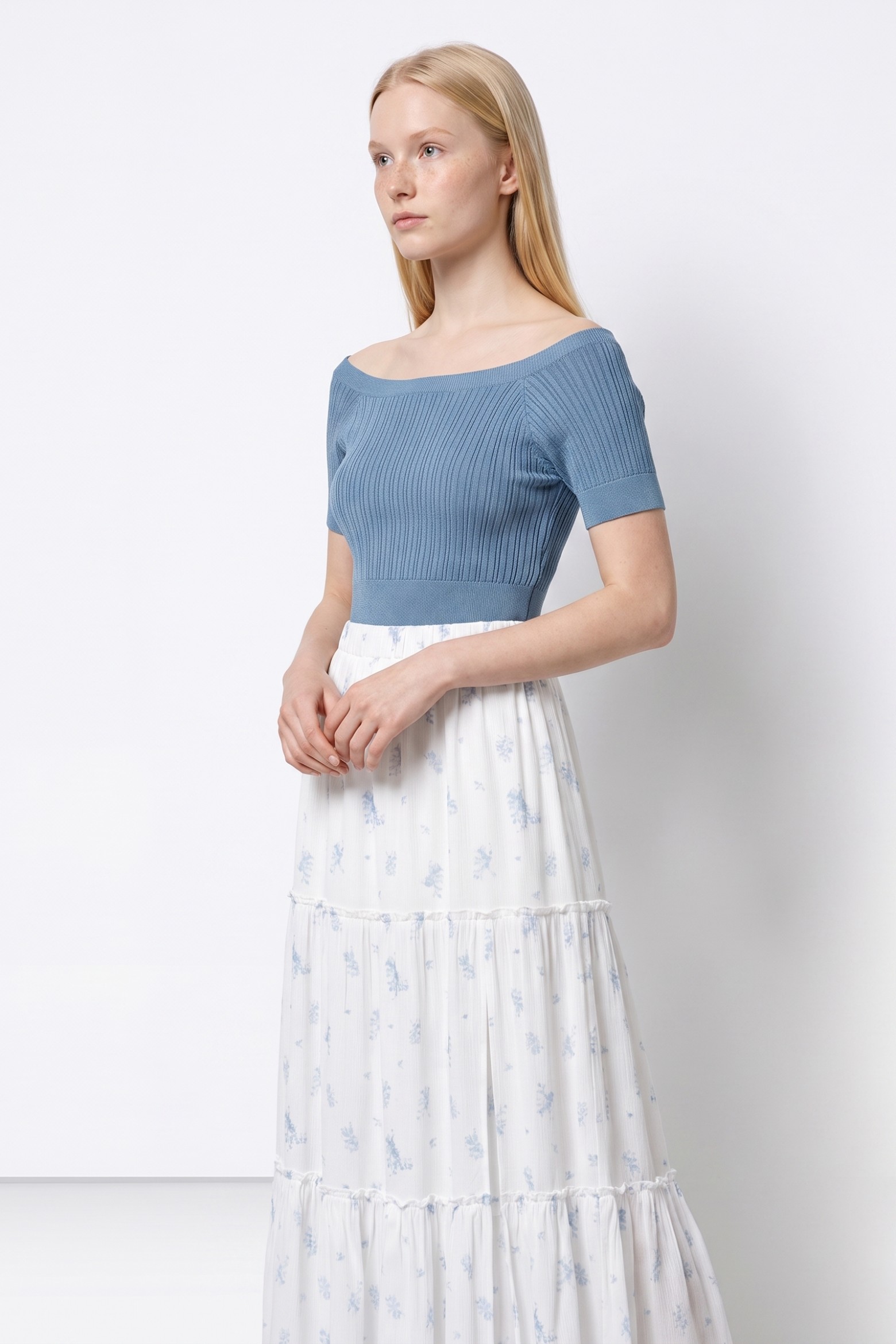 Camisola azul decote barco