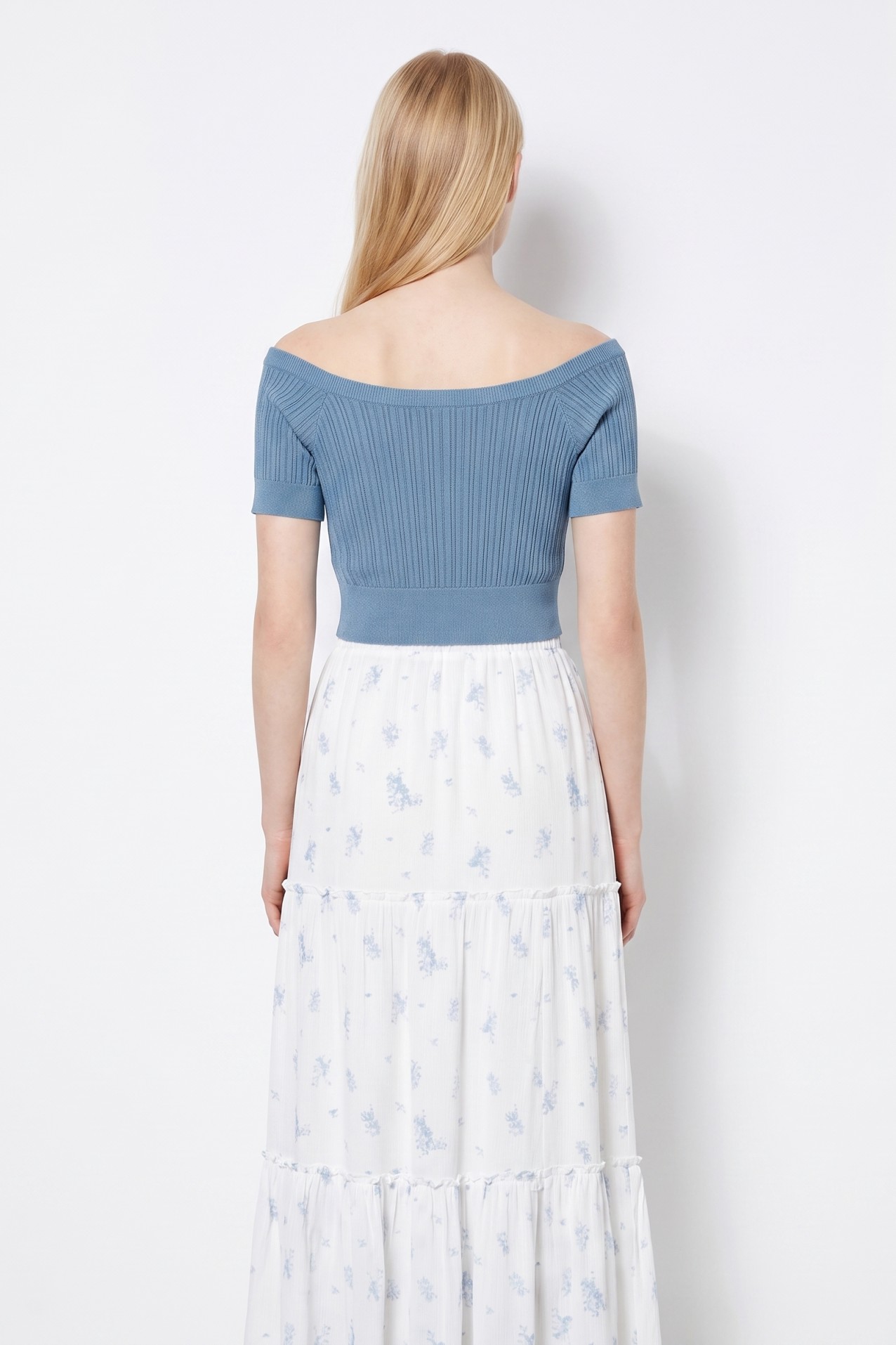 Camisola azul decote barco