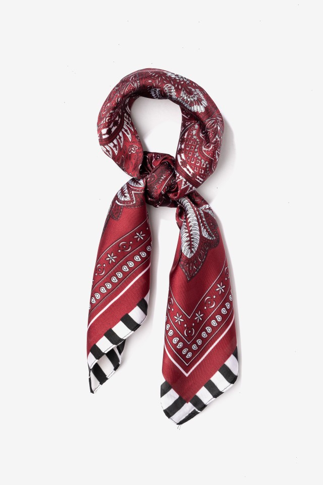 Pa�uelo rojo estampado boho