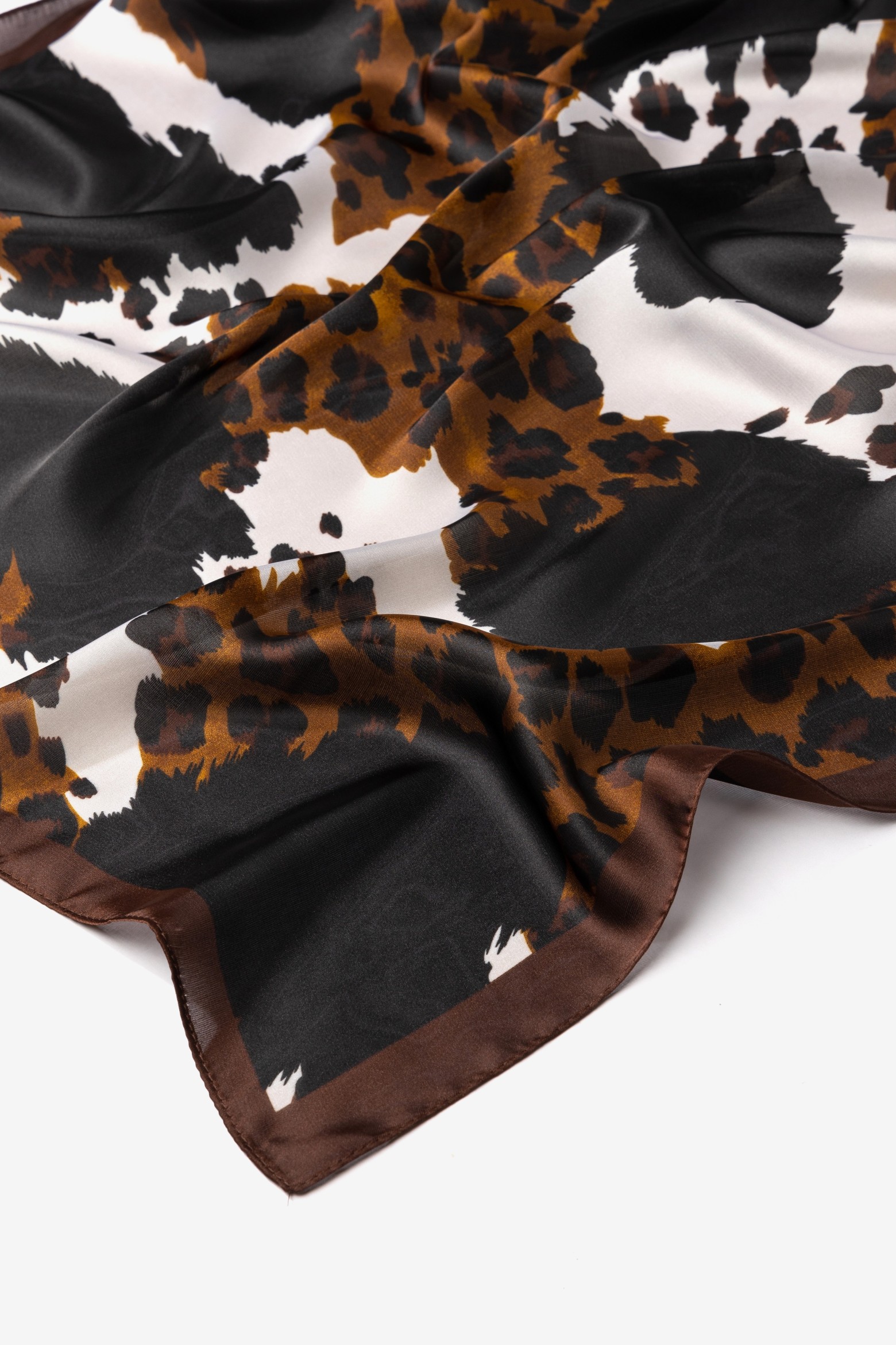 Len�o animal print castanho