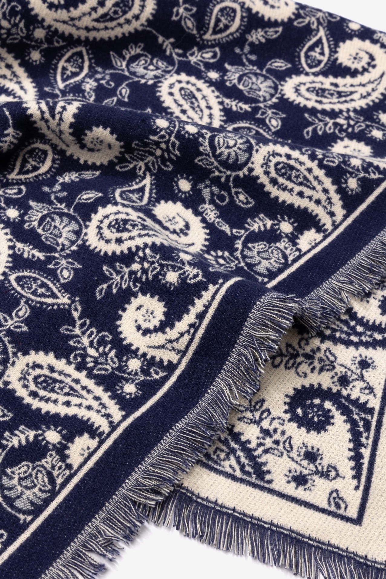 Pa�uelo azul �ndigo con estampado paisley