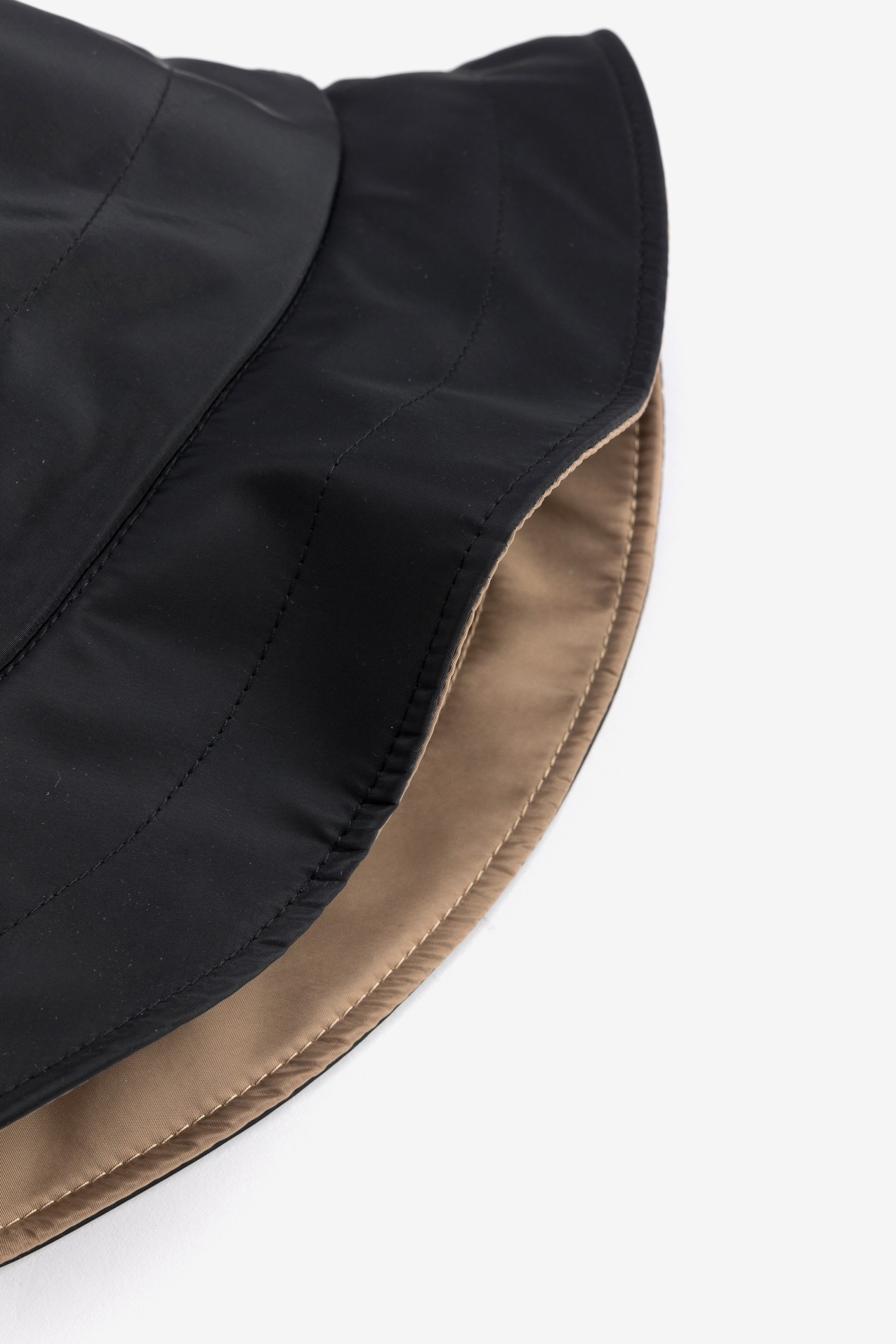 Bucket hat preto revers�vel