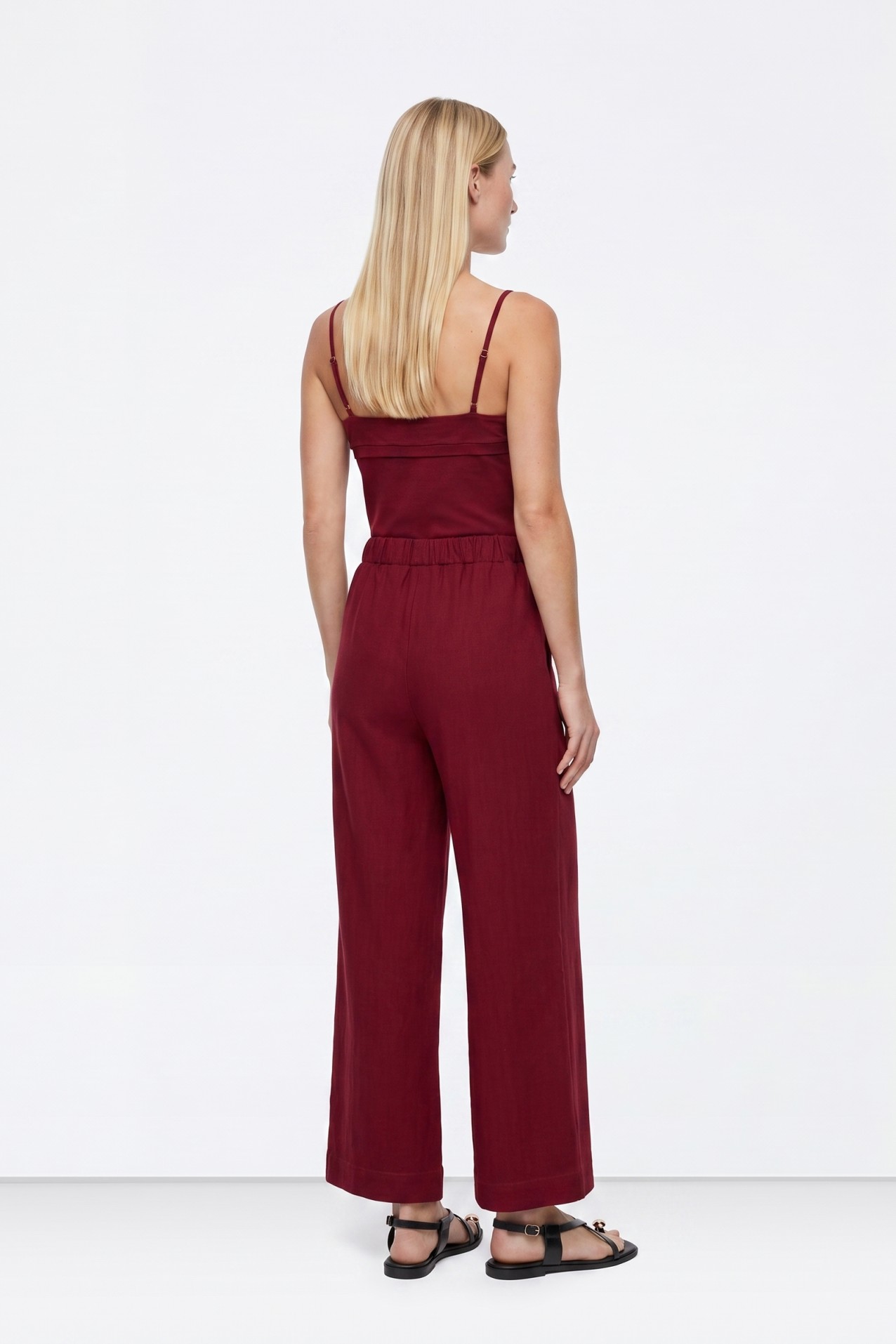 Cal�as largas em vermelho