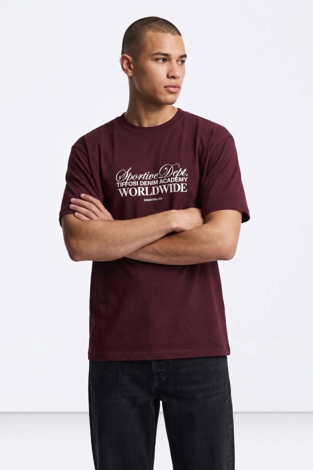 Camiseta roja recta letras