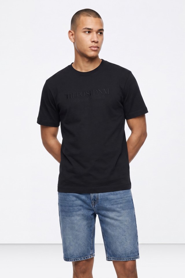 Camiseta b�sica negro minimalista