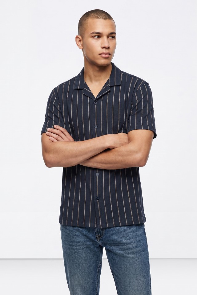 Camisa azul riscas vertical