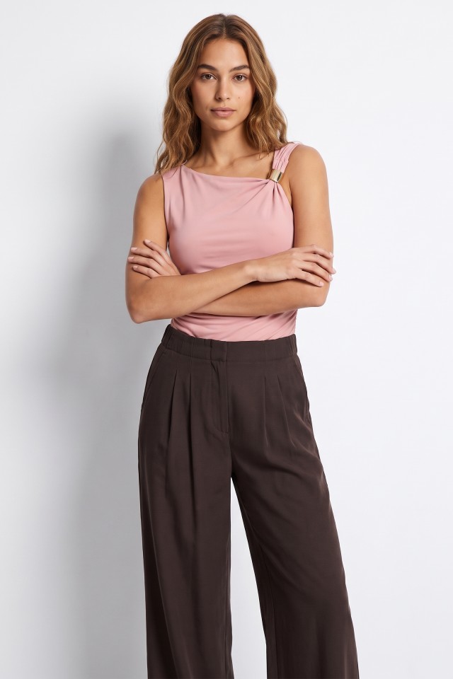 Camiseta asim�trica rosa claro