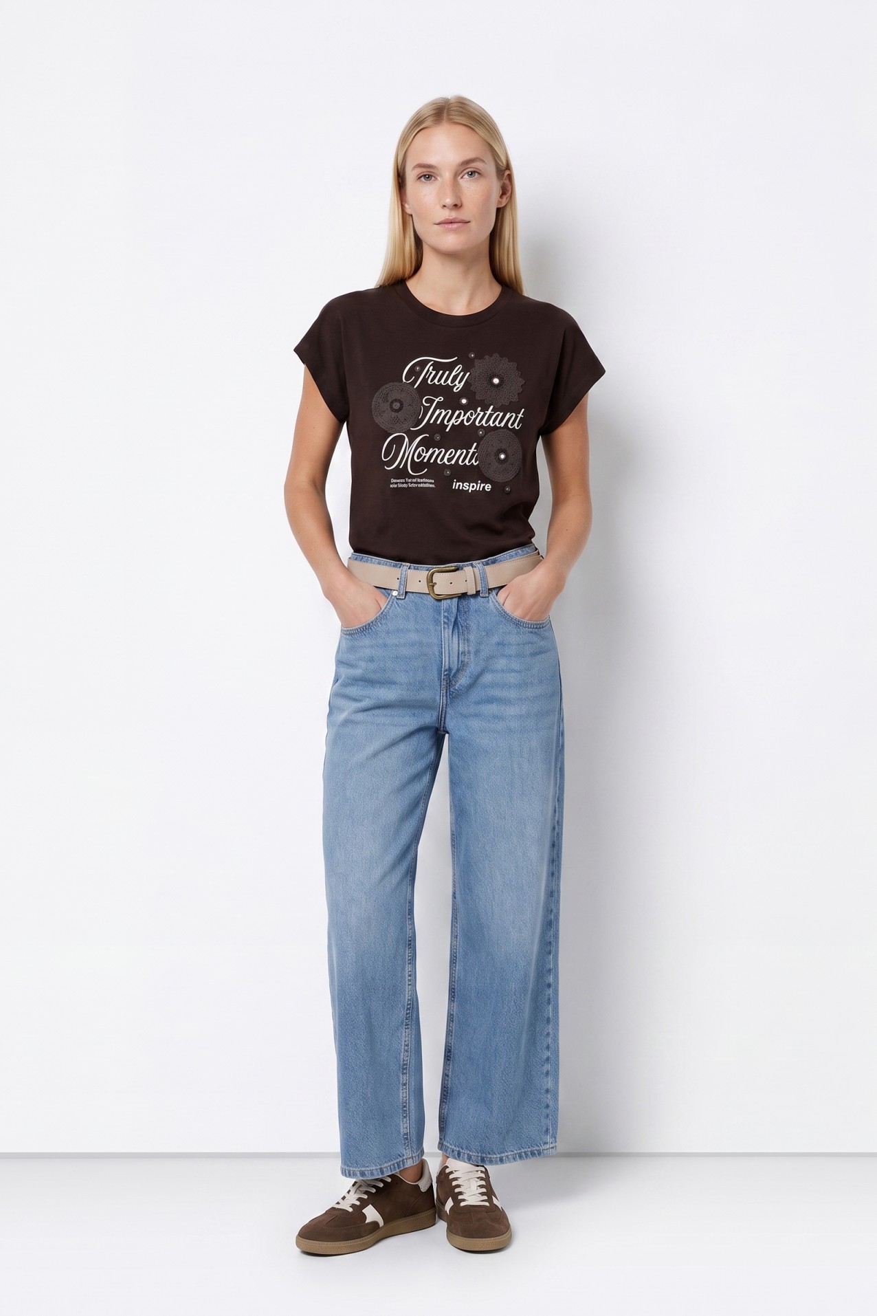 Camiseta corta chocolate texto