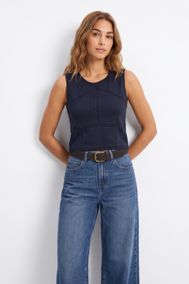 Camiseta azul encaje minimal
