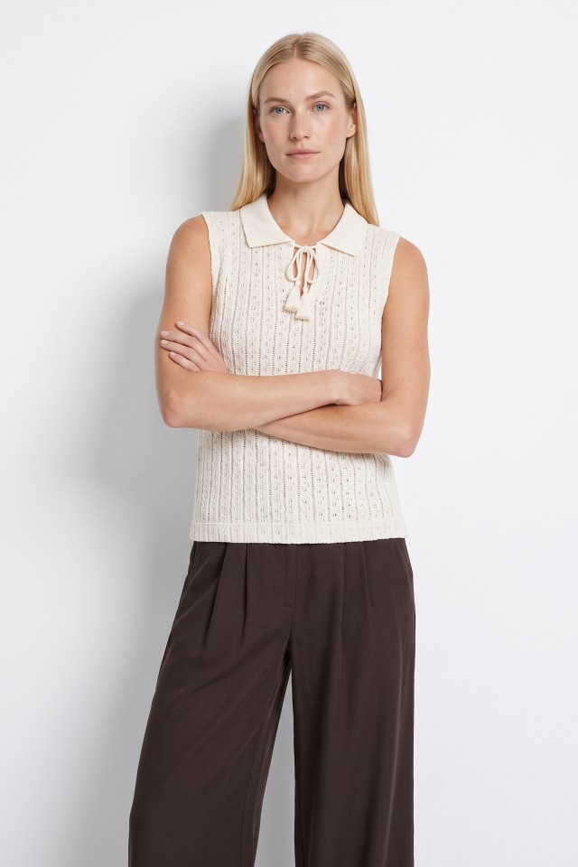 Camiseta beige sin mangas